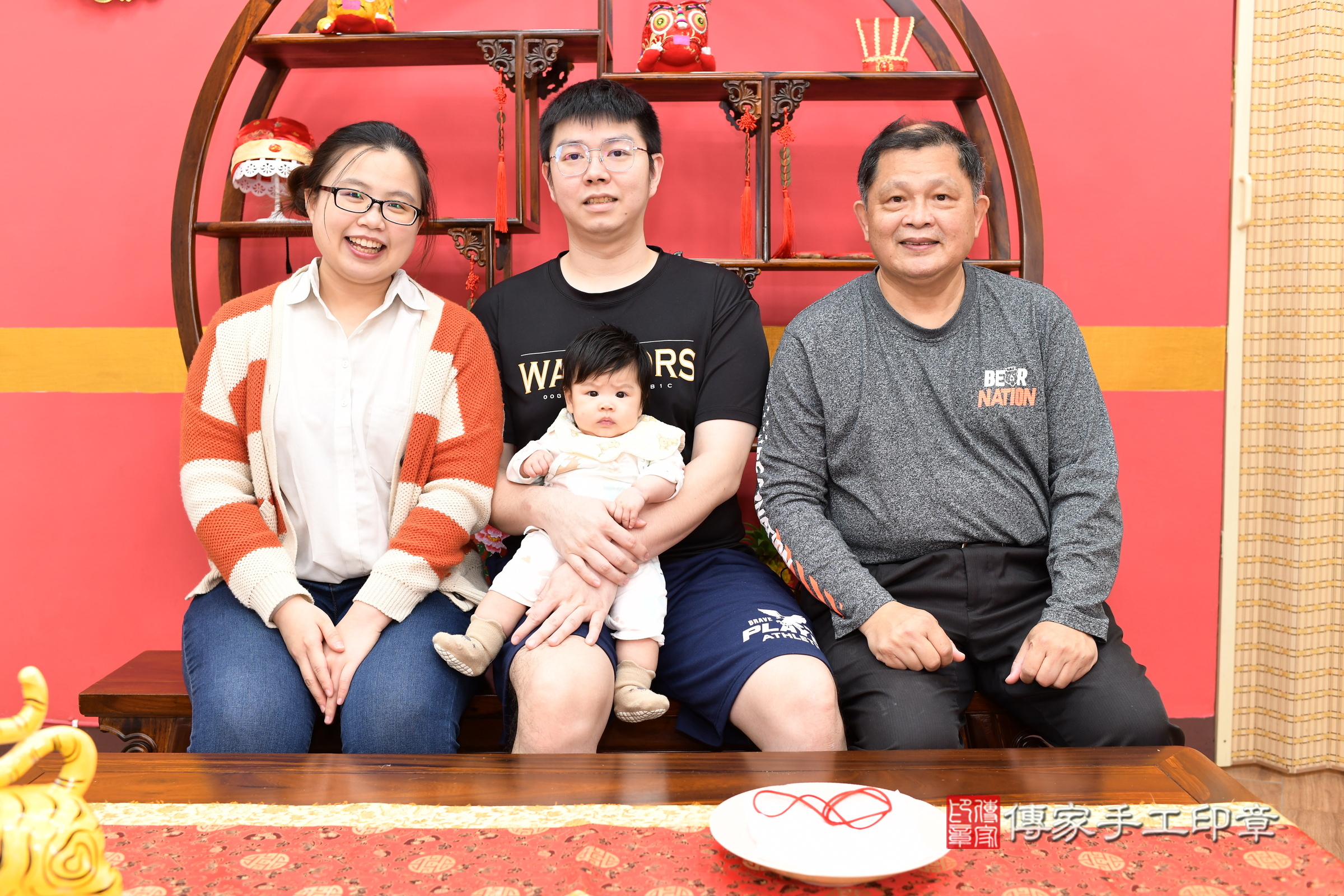 新北市永和區彤彤寶寶收涎推薦：傳家新北店收涎中國風會場，嬰兒古禮收涎收口水流程儀式、收涎吉祥話、收涎餅乾、收涎拍照。收涎證書。2025.2.17，照片16