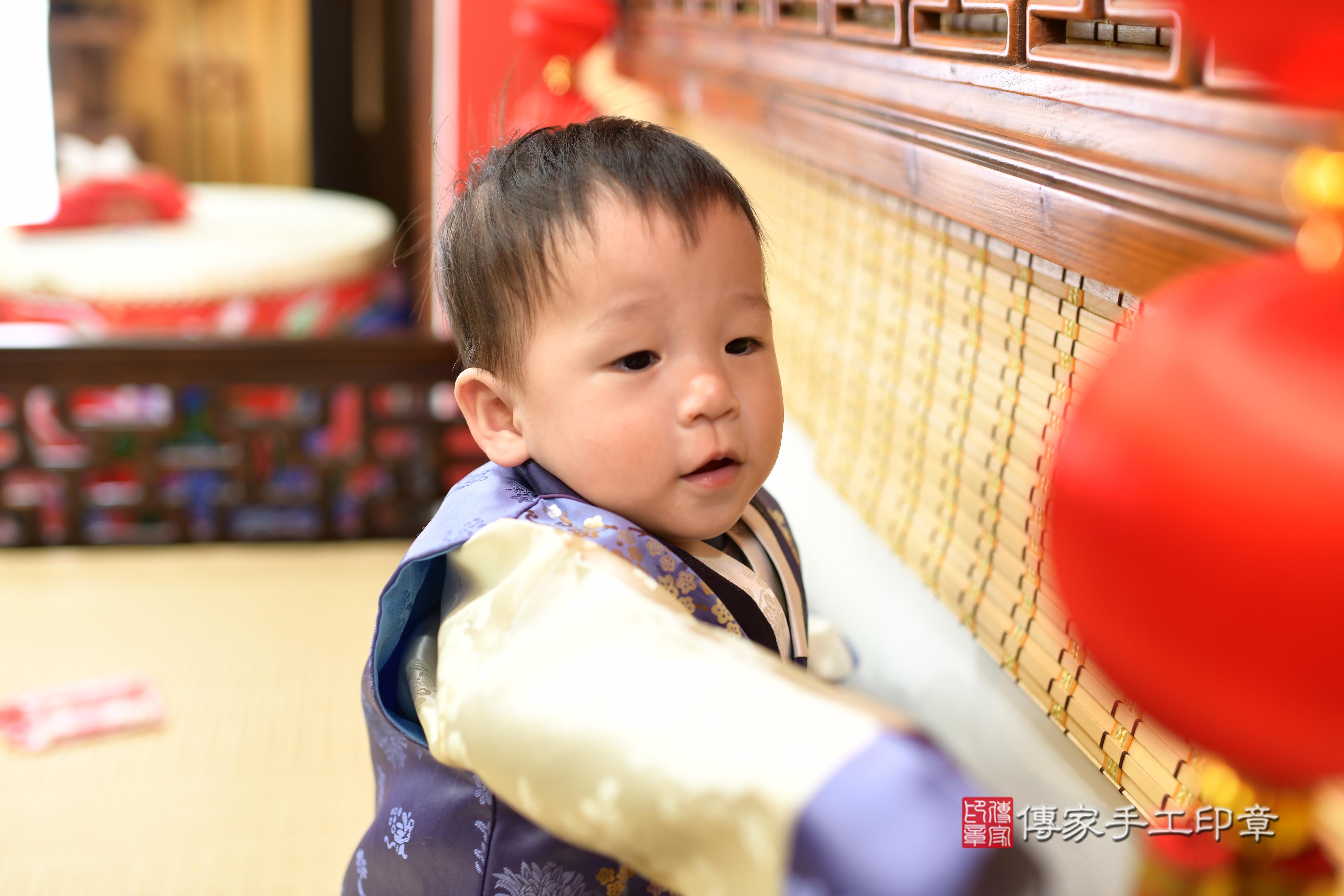 傳家手工印章台南店、抓周、度脺、中國風會場、傳家嬰兒古禮、吉祥話、抓周道具物品24種、拍照。抓周證書。寶寶抓周、滿周歲、生日快樂、祝福