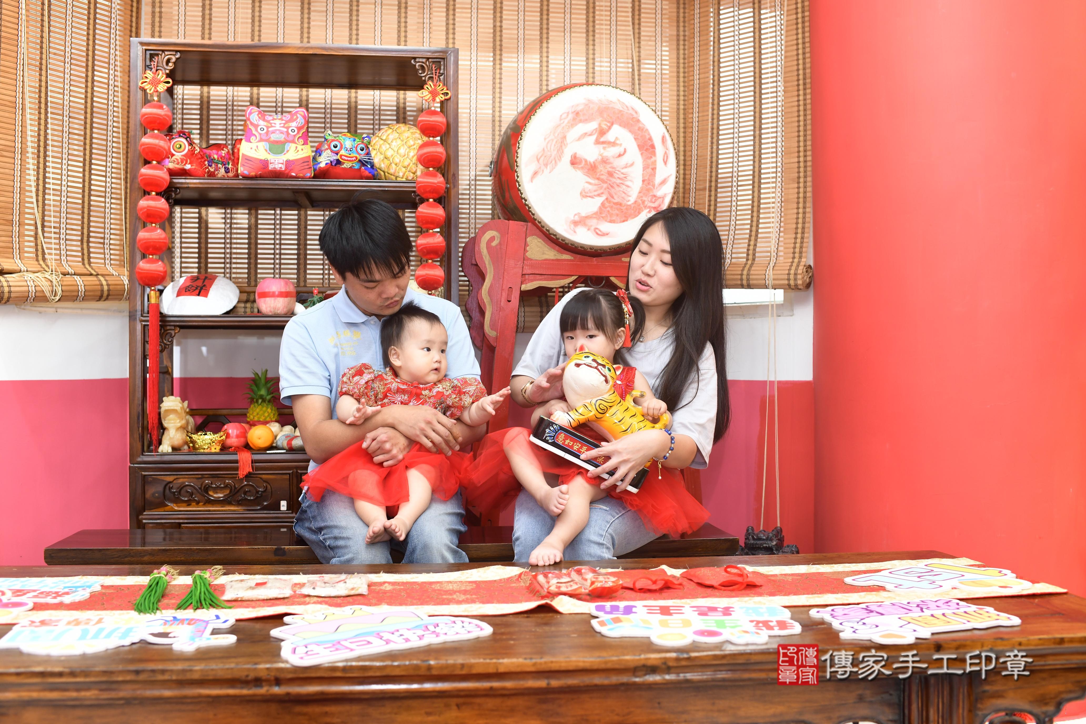 傳家手工印章高雄店、抓周、度脺、中國風會場、傳家嬰兒古禮、吉祥話、抓周道具物品24種、拍照。抓周證書。寶寶抓周、滿周歲、生日快樂、祝福