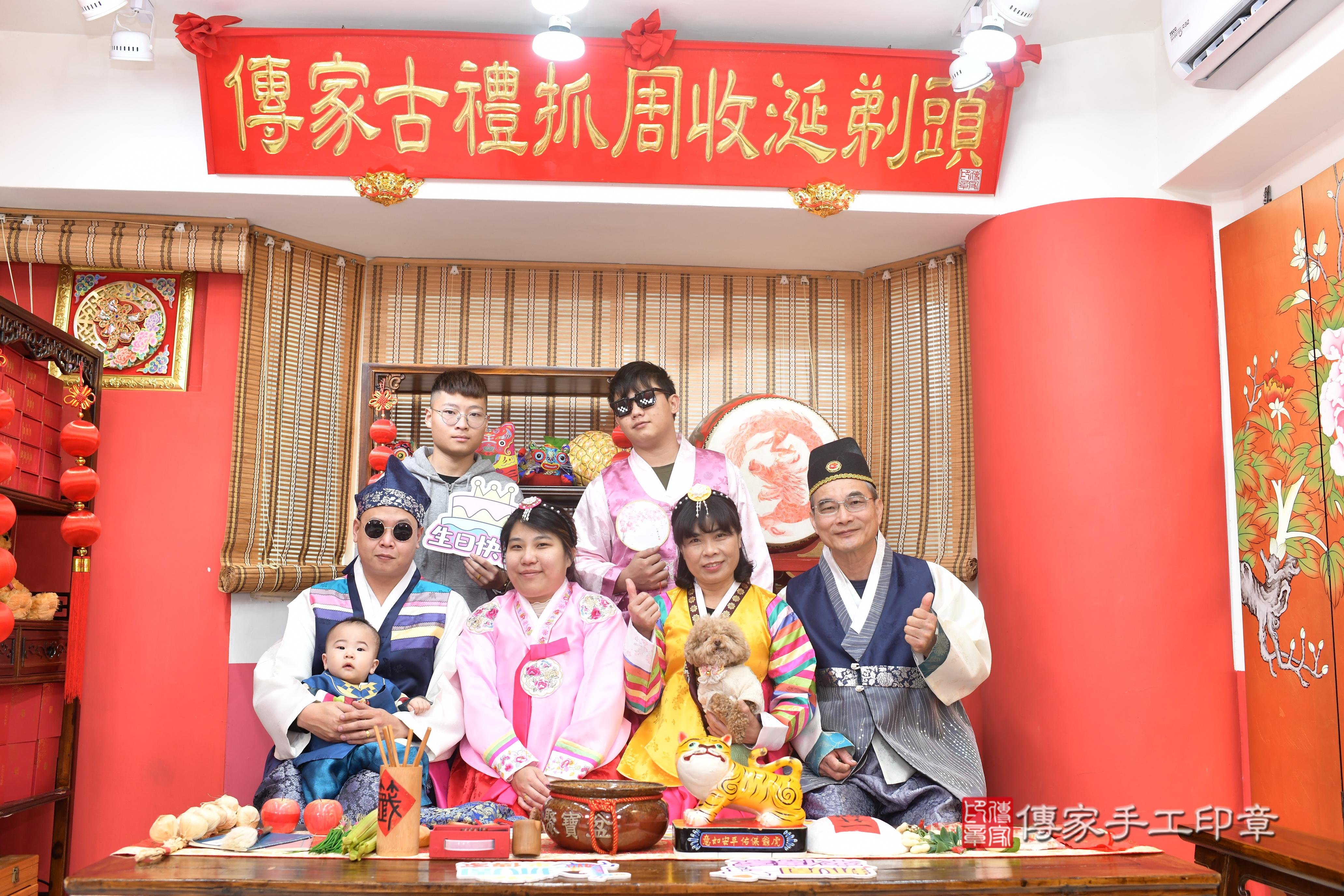 傳家手工印章高雄店、抓周、度脺、中國風會場、傳家嬰兒古禮、吉祥話、抓周道具物品24種、拍照。抓周證書。寶寶抓周、滿周歲、生日快樂、祝福