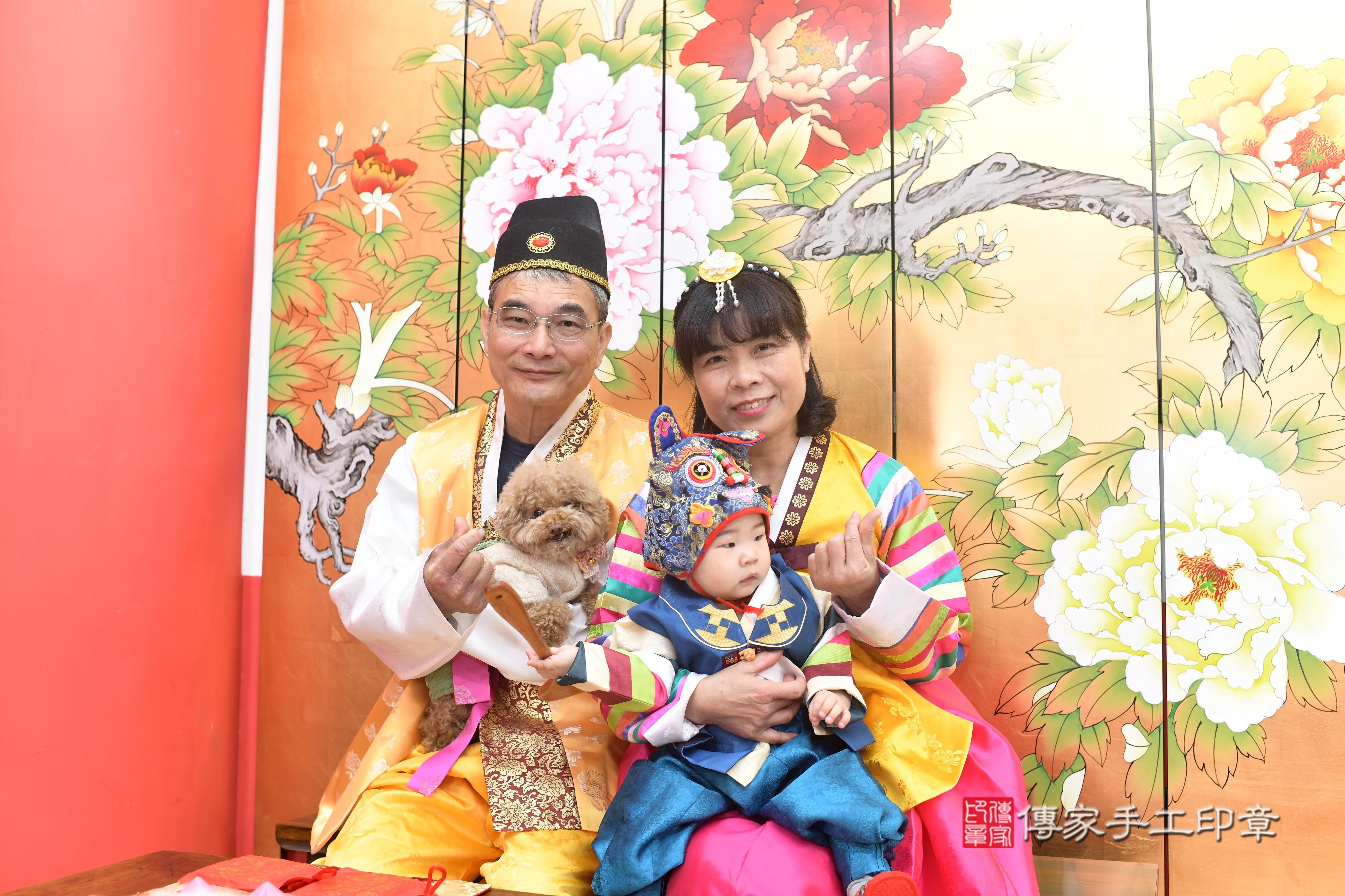 傳家手工印章高雄店、抓周、度脺、中國風會場、傳家嬰兒古禮、吉祥話、抓周道具物品24種、拍照。抓周證書。寶寶抓周、滿周歲、生日快樂、祝福