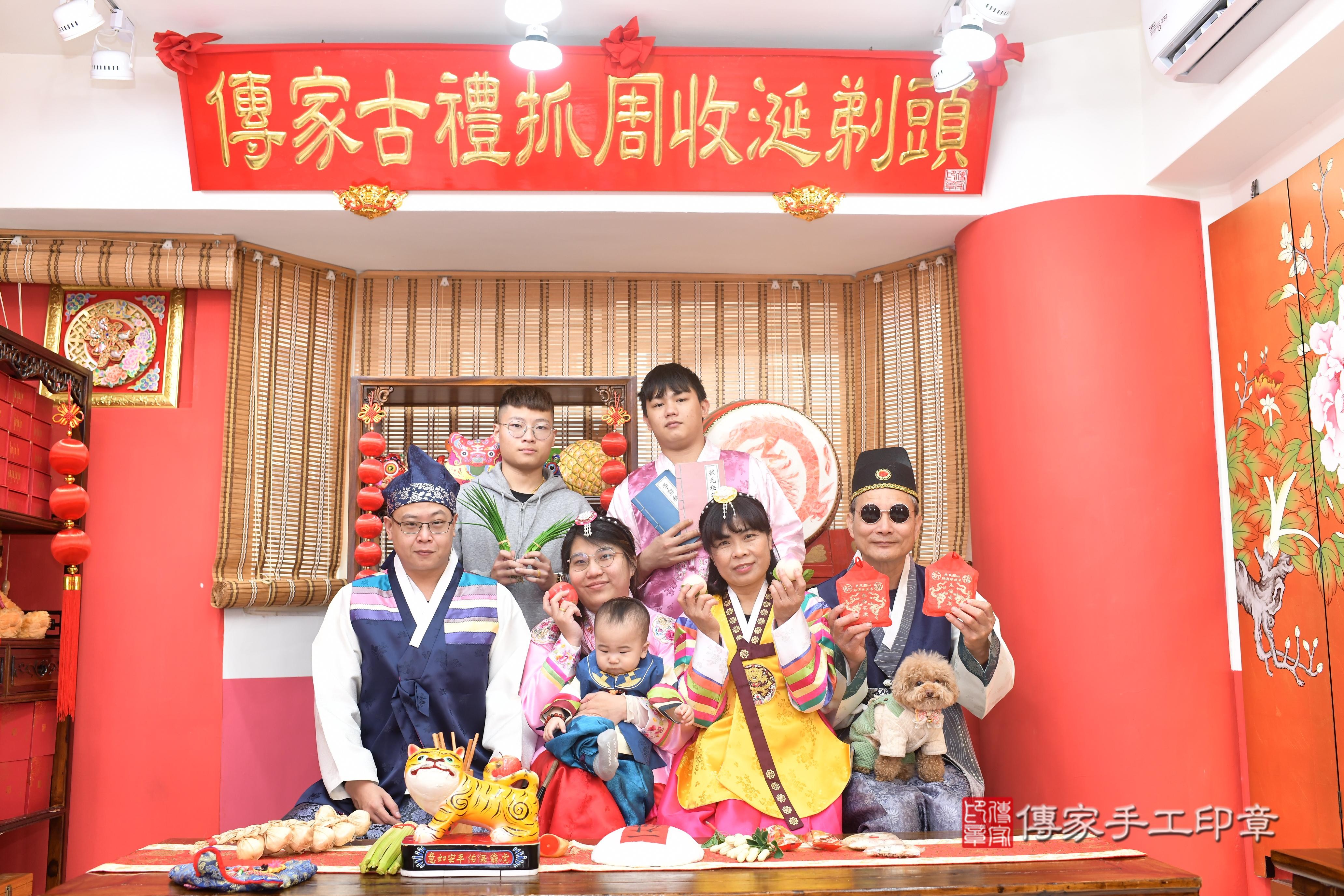 傳家手工印章高雄店、抓周、度脺、中國風會場、傳家嬰兒古禮、吉祥話、抓周道具物品24種、拍照。抓周證書。寶寶抓周、滿周歲、生日快樂、祝福