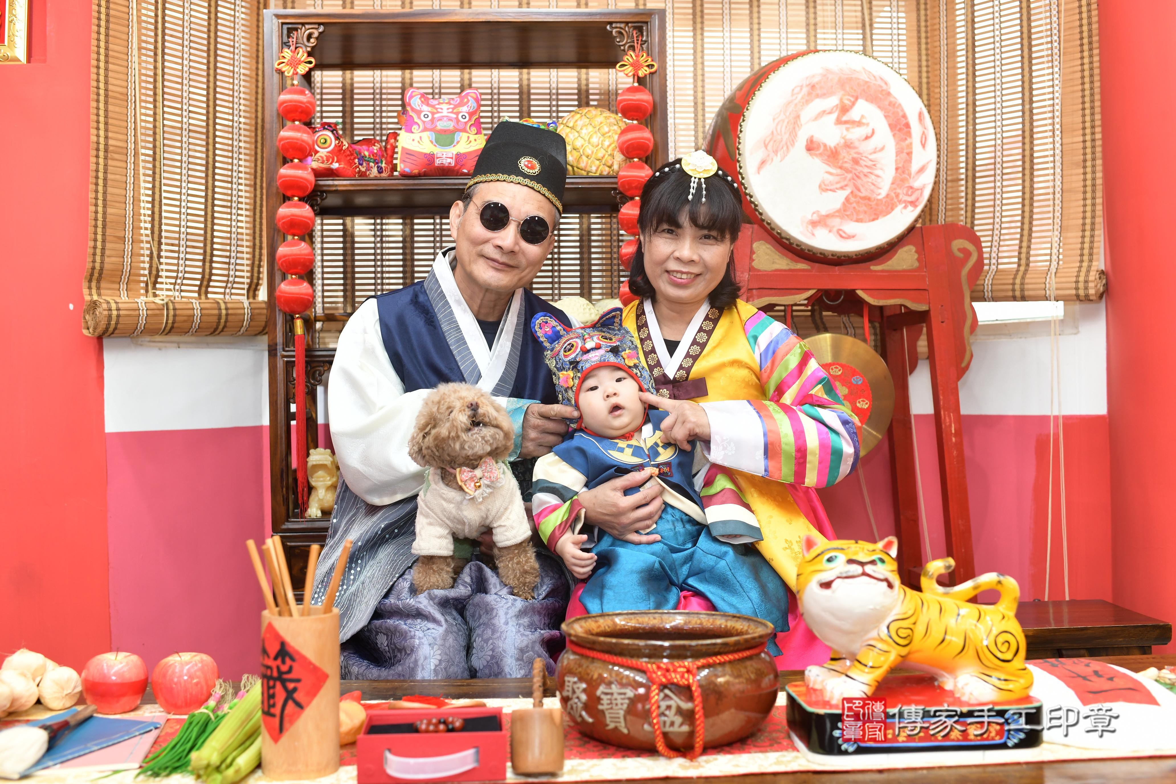 傳家手工印章高雄店、抓周、度脺、中國風會場、傳家嬰兒古禮、吉祥話、抓周道具物品24種、拍照。抓周證書。寶寶抓周、滿周歲、生日快樂、祝福