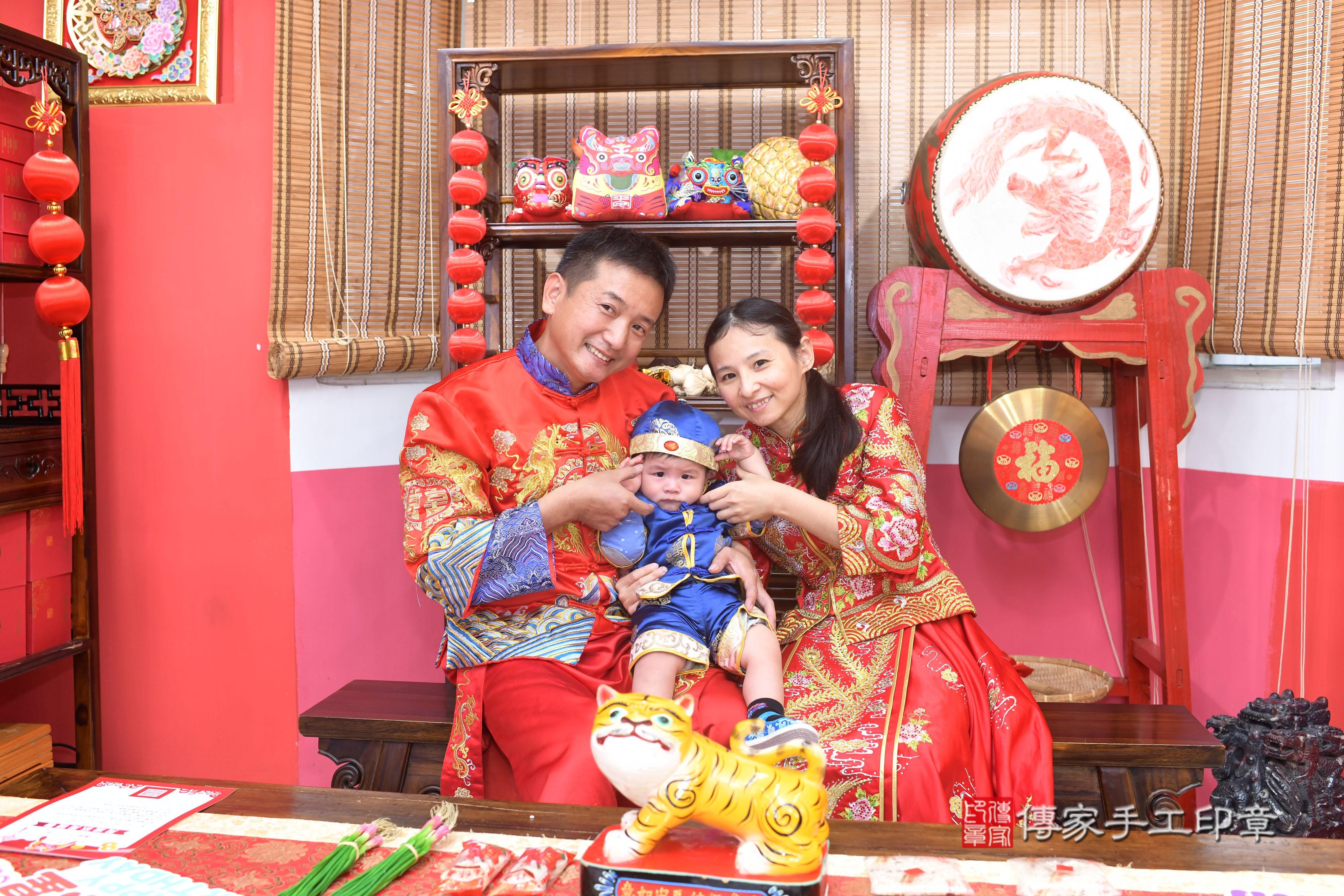 傳家手工印章高雄店、抓周、度脺、中國風會場、傳家嬰兒古禮、吉祥話、抓周道具物品24種、拍照。抓周證書。寶寶抓周、滿周歲、生日快樂、祝福