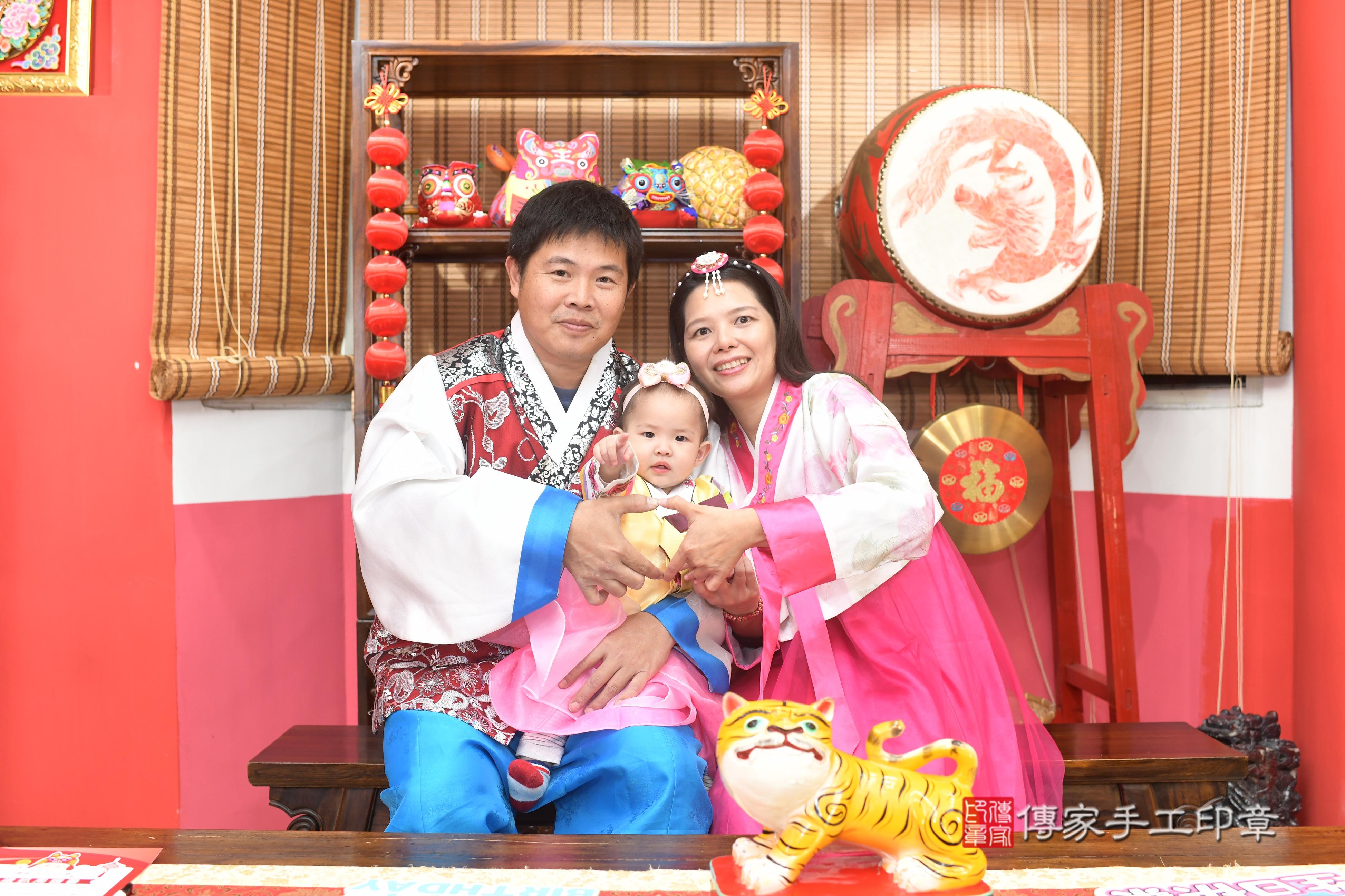 傳家手工印章高雄店、抓周、度脺、中國風會場、傳家嬰兒古禮、吉祥話、抓周道具物品24種、拍照。抓周證書。寶寶抓周、滿周歲、生日快樂、祝福