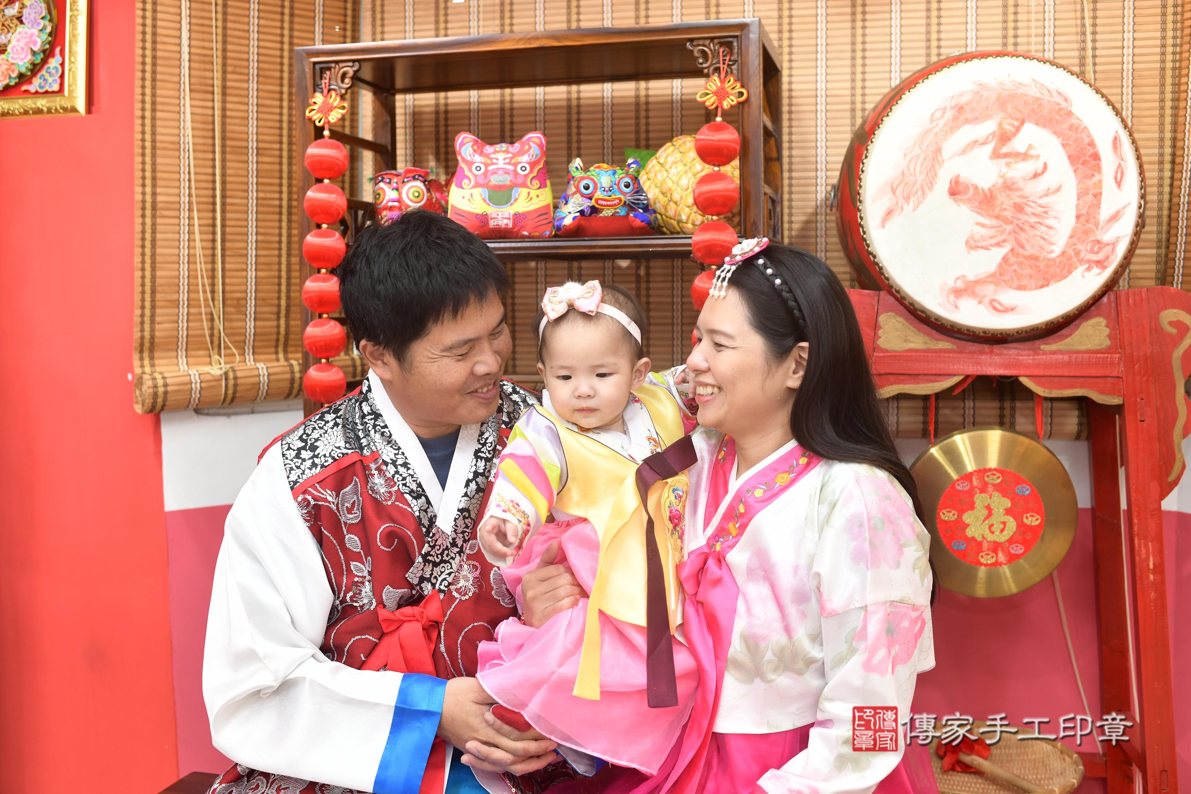 傳家手工印章高雄店、抓周、度脺、中國風會場、傳家嬰兒古禮、吉祥話、抓周道具物品24種、拍照。抓周證書。寶寶抓周、滿周歲、生日快樂、祝福