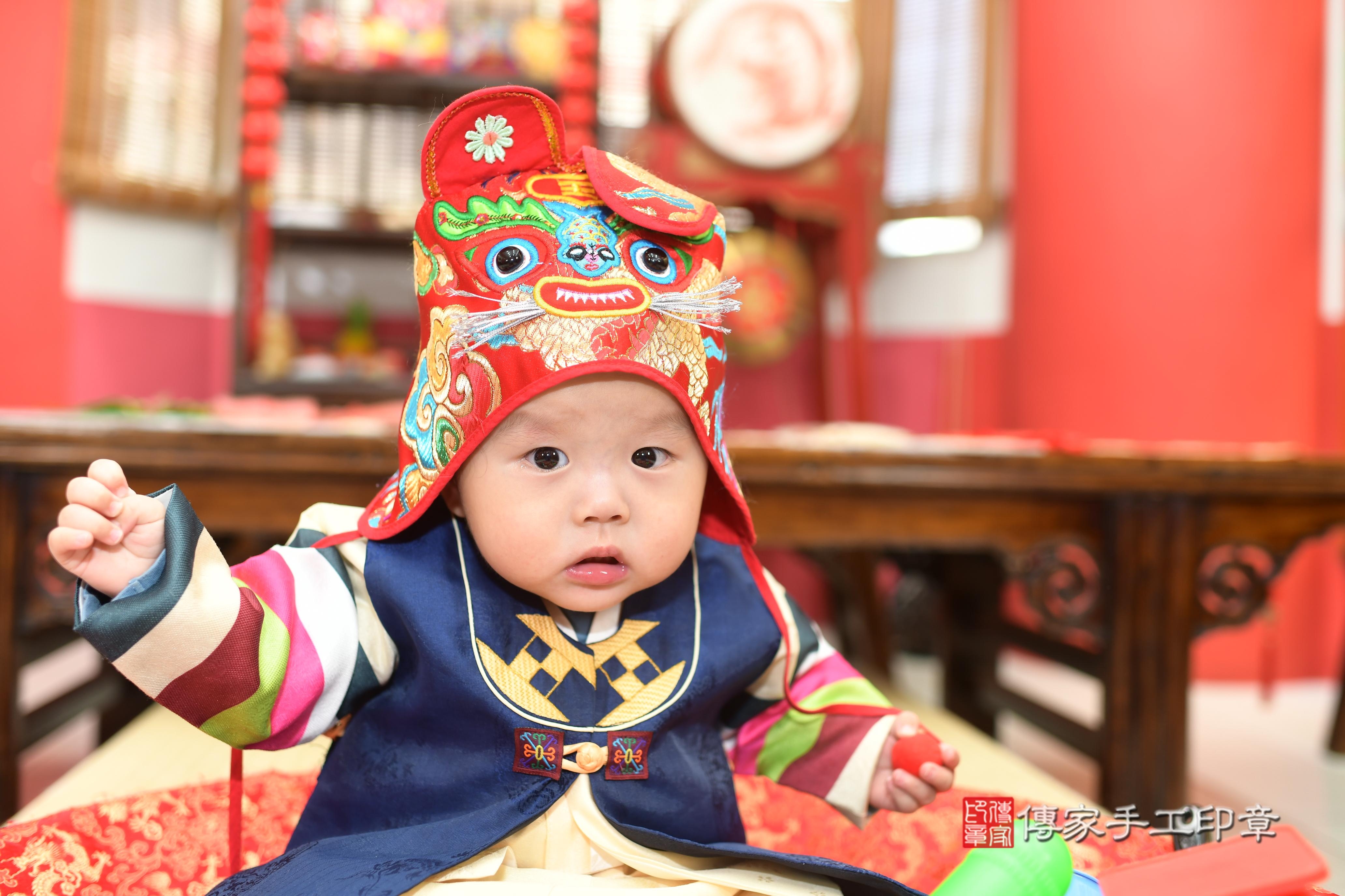 傳家手工印章高雄店、抓周、度脺、中國風會場、傳家嬰兒古禮、吉祥話、抓周道具物品24種、拍照。抓周證書。寶寶抓周、滿周歲、生日快樂、祝福