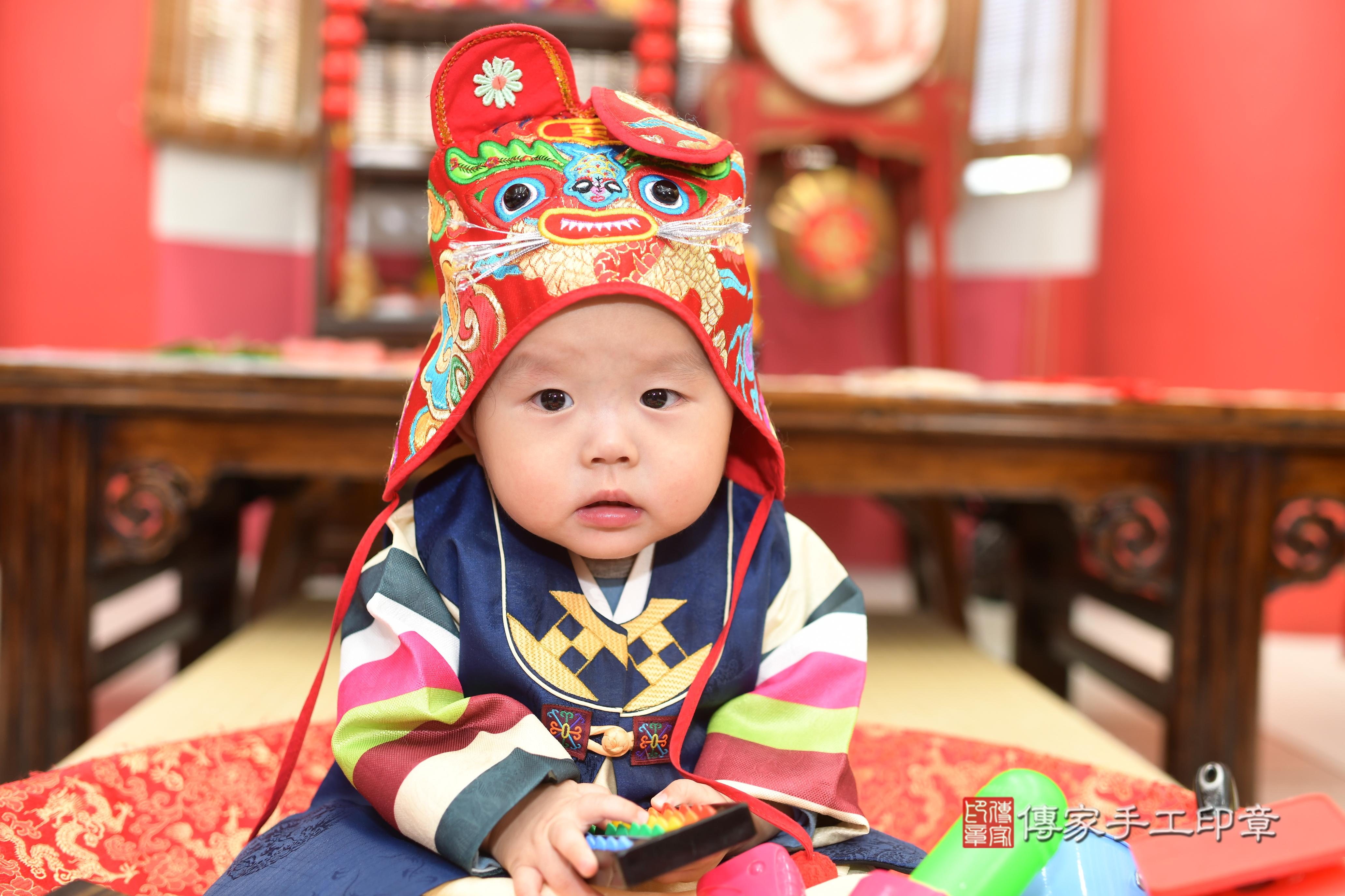 傳家手工印章高雄店、抓周、度脺、中國風會場、傳家嬰兒古禮、吉祥話、抓周道具物品24種、拍照。抓周證書。寶寶抓周、滿周歲、生日快樂、祝福