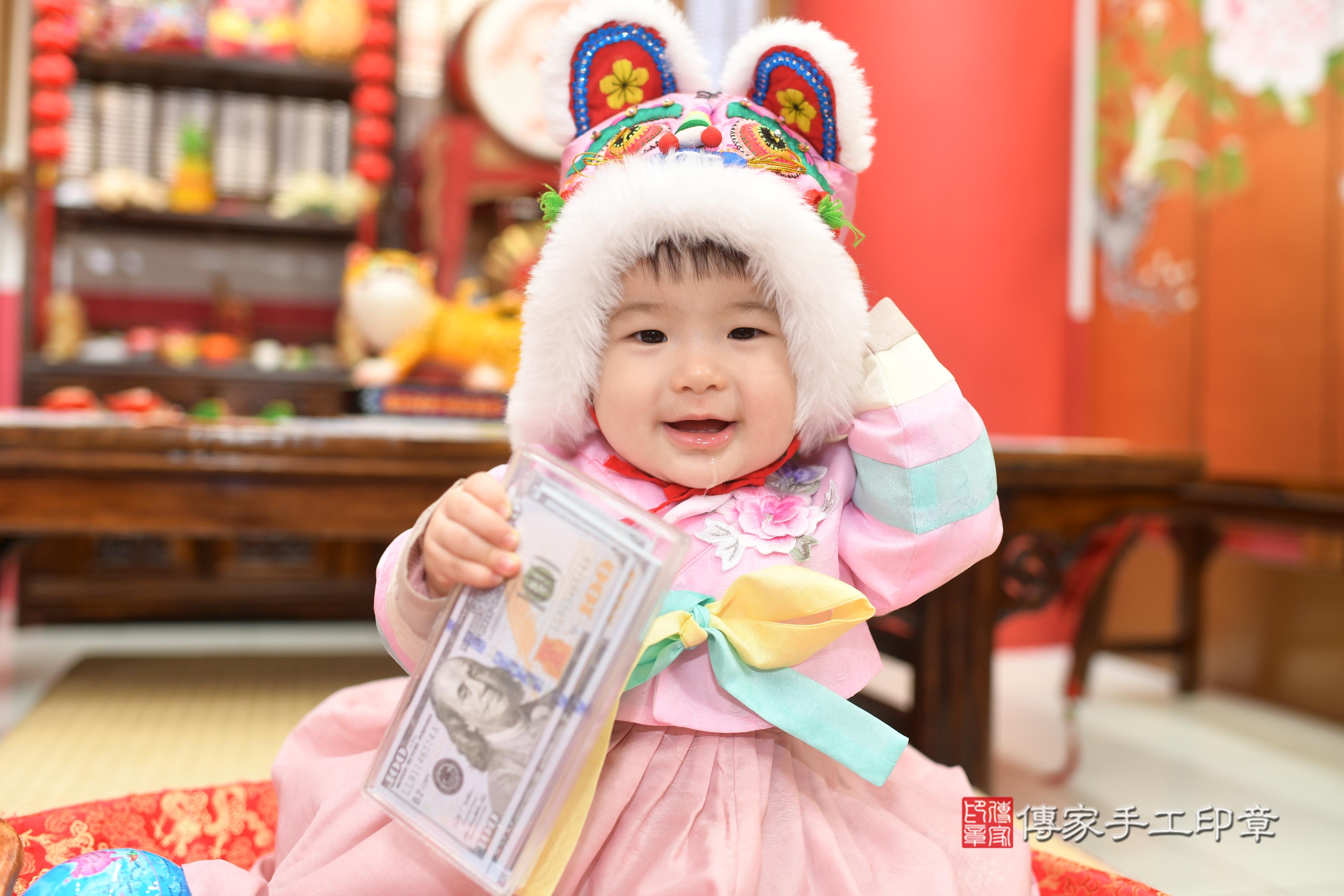傳家手工印章高雄店、抓周、度脺、中國風會場、傳家嬰兒古禮、吉祥話、抓周道具物品24種、拍照。抓周證書。寶寶抓周、滿周歲、生日快樂、祝福