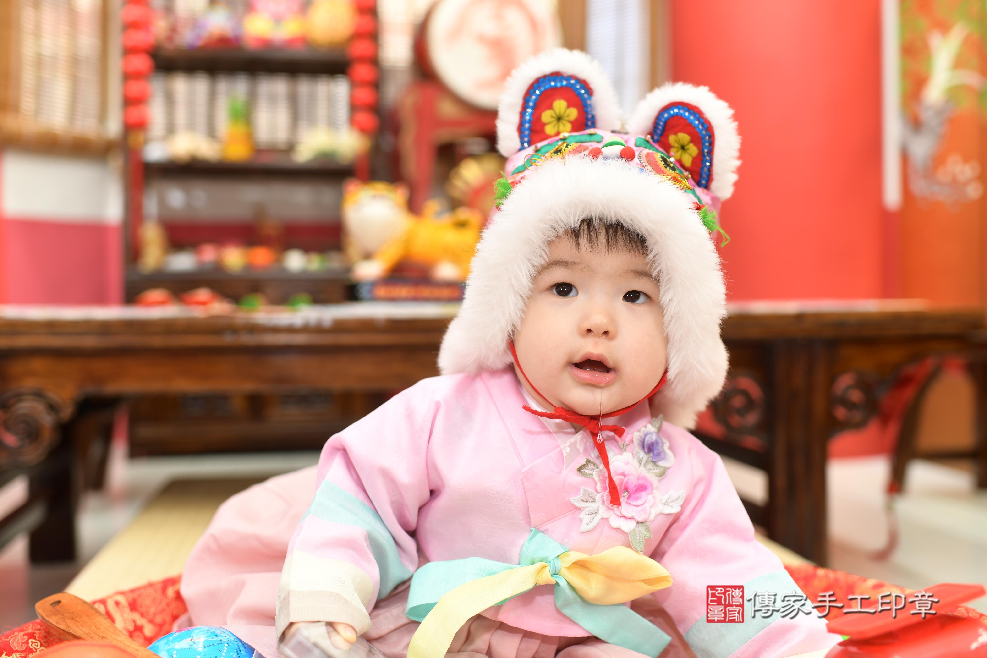 傳家手工印章高雄店、抓周、度脺、中國風會場、傳家嬰兒古禮、吉祥話、抓周道具物品24種、拍照。抓周證書。寶寶抓周、滿周歲、生日快樂、祝福
