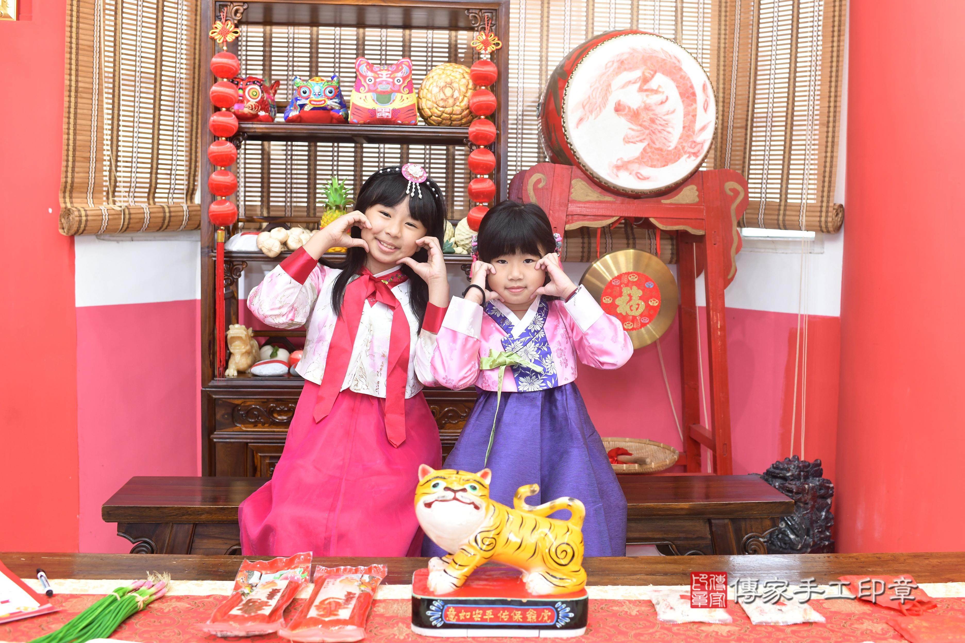 傳家手工印章高雄店、抓周、度脺、中國風會場、傳家嬰兒古禮、吉祥話、抓周道具物品24種、拍照。抓周證書。寶寶抓周、滿周歲、生日快樂、祝福