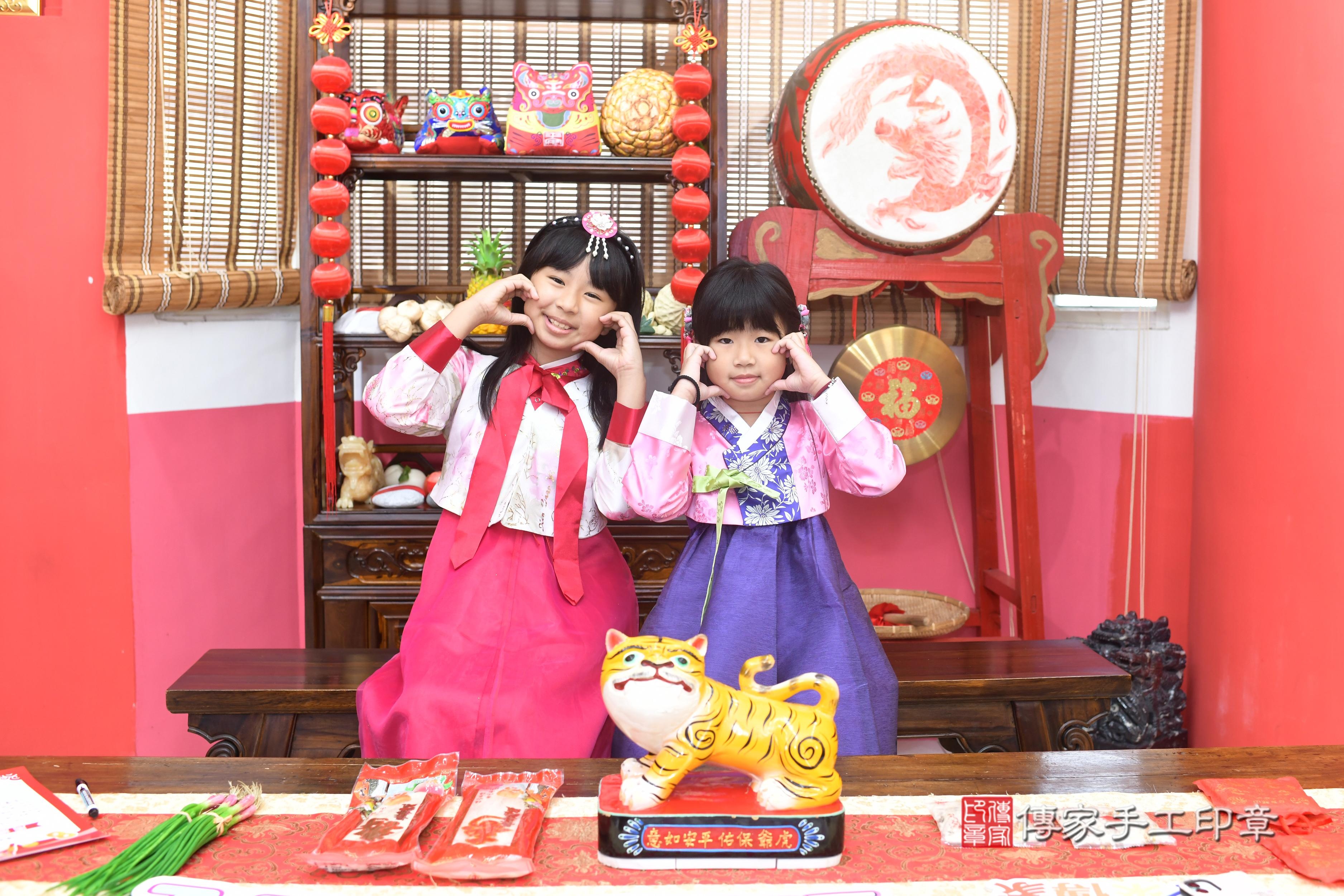 傳家手工印章高雄店、抓周、度脺、中國風會場、傳家嬰兒古禮、吉祥話、抓周道具物品24種、拍照。抓周證書。寶寶抓周、滿周歲、生日快樂、祝福