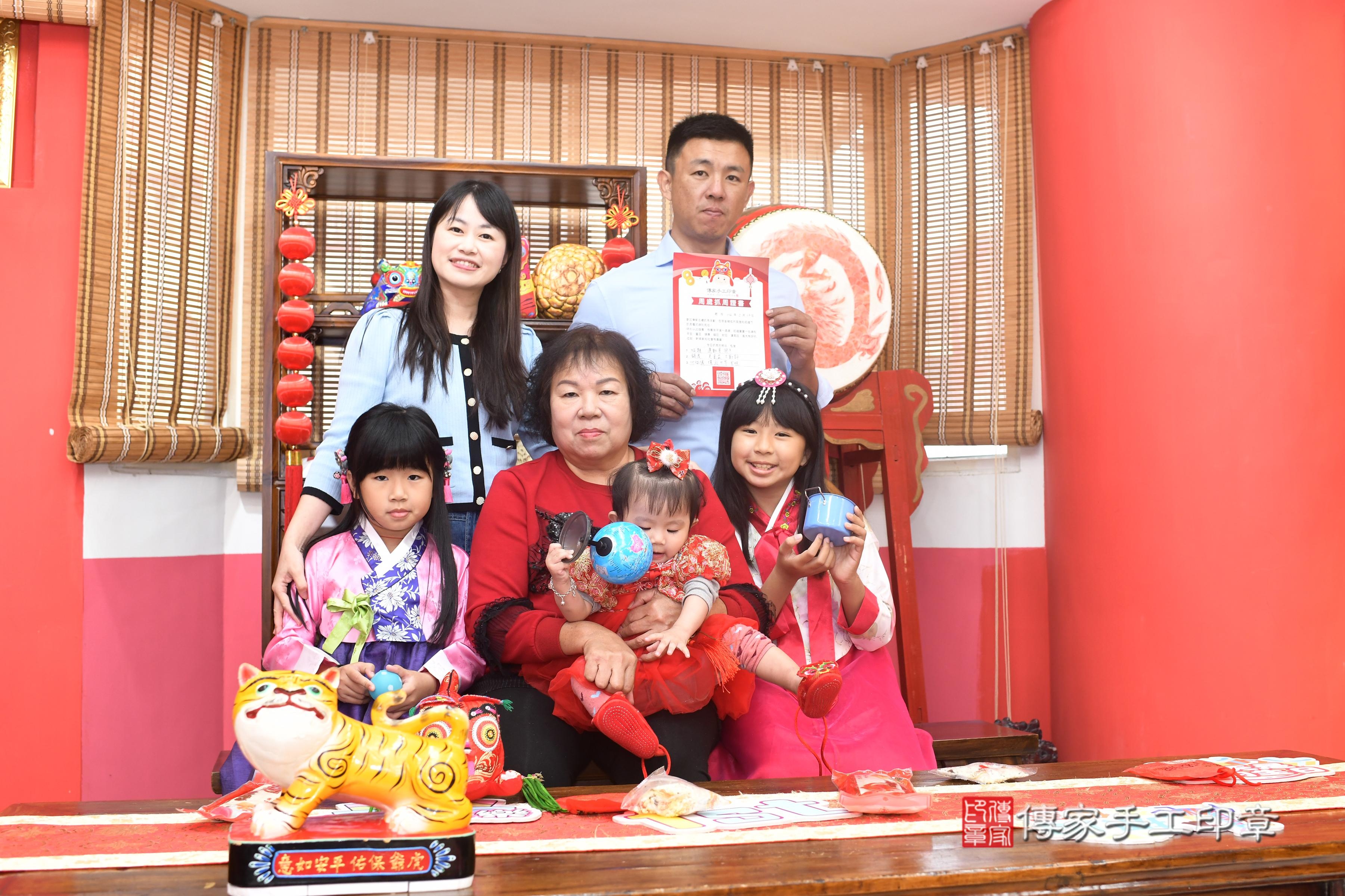 傳家手工印章高雄店、抓周、度脺、中國風會場、傳家嬰兒古禮、吉祥話、抓周道具物品24種、拍照。抓周證書。寶寶抓周、滿周歲、生日快樂、祝福