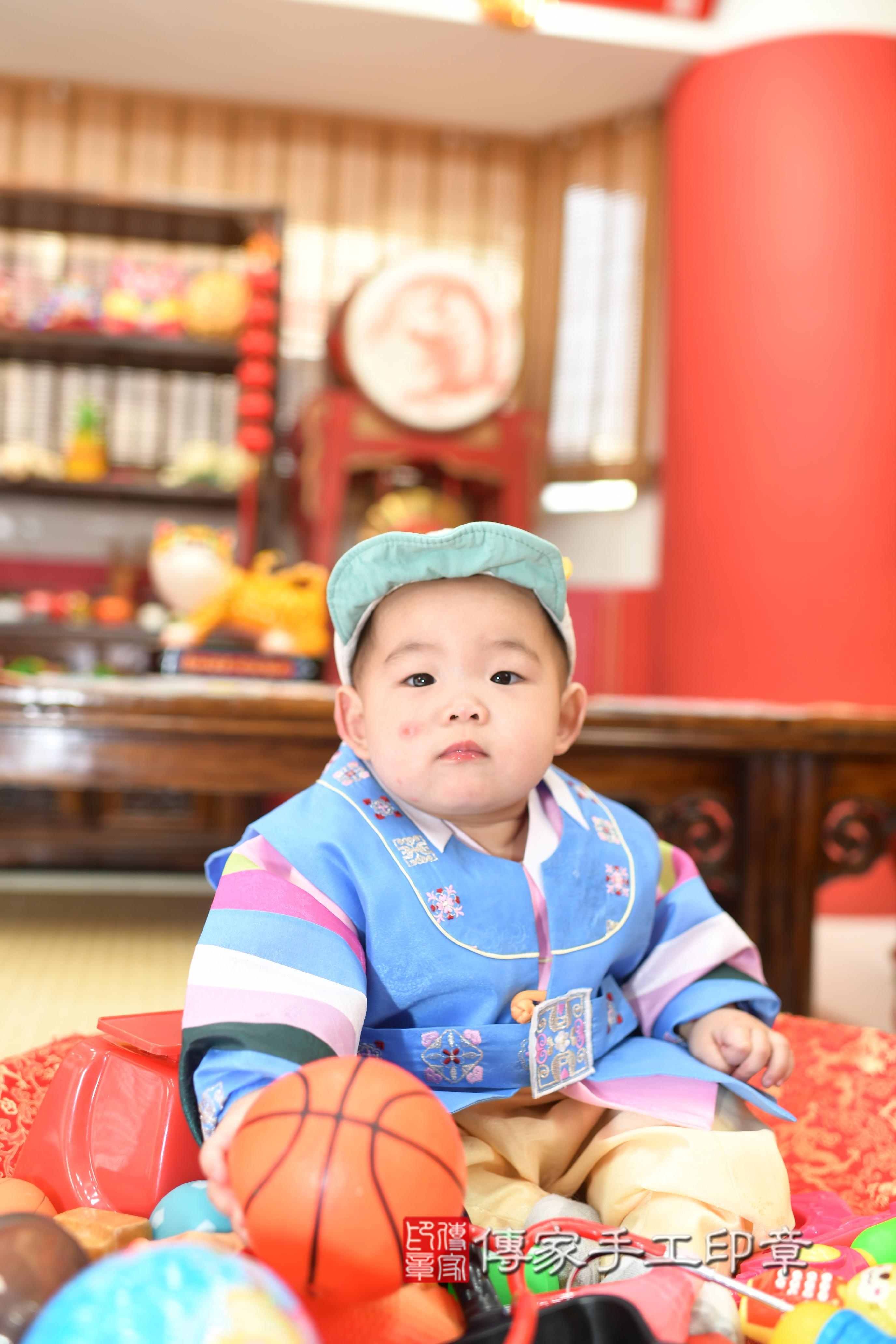 傳家手工印章高雄店、抓周、度脺、中國風會場、傳家嬰兒古禮、吉祥話、抓周道具物品24種、拍照。抓周證書。寶寶抓周、滿周歲、生日快樂、祝福