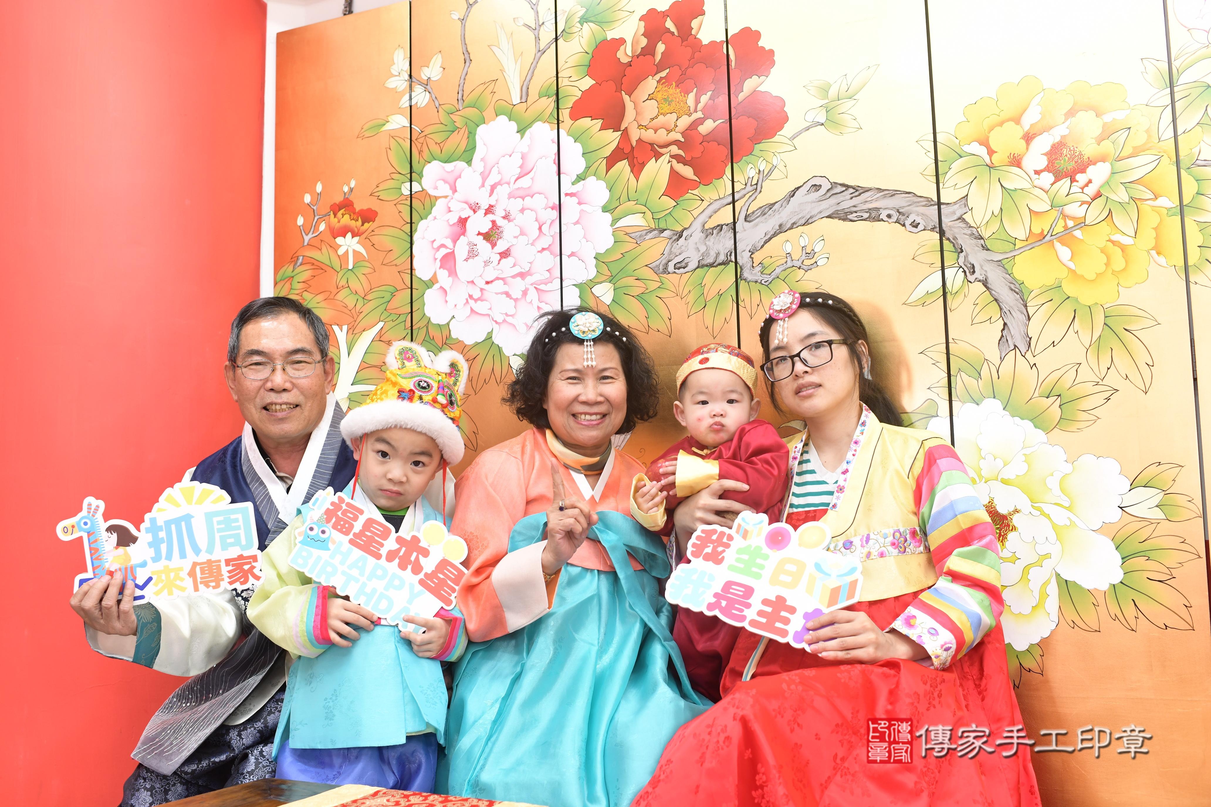 傳家手工印章高雄店、抓周、度脺、中國風會場、傳家嬰兒古禮、吉祥話、抓周道具物品24種、拍照。抓周證書。寶寶抓周、滿周歲、生日快樂、祝福