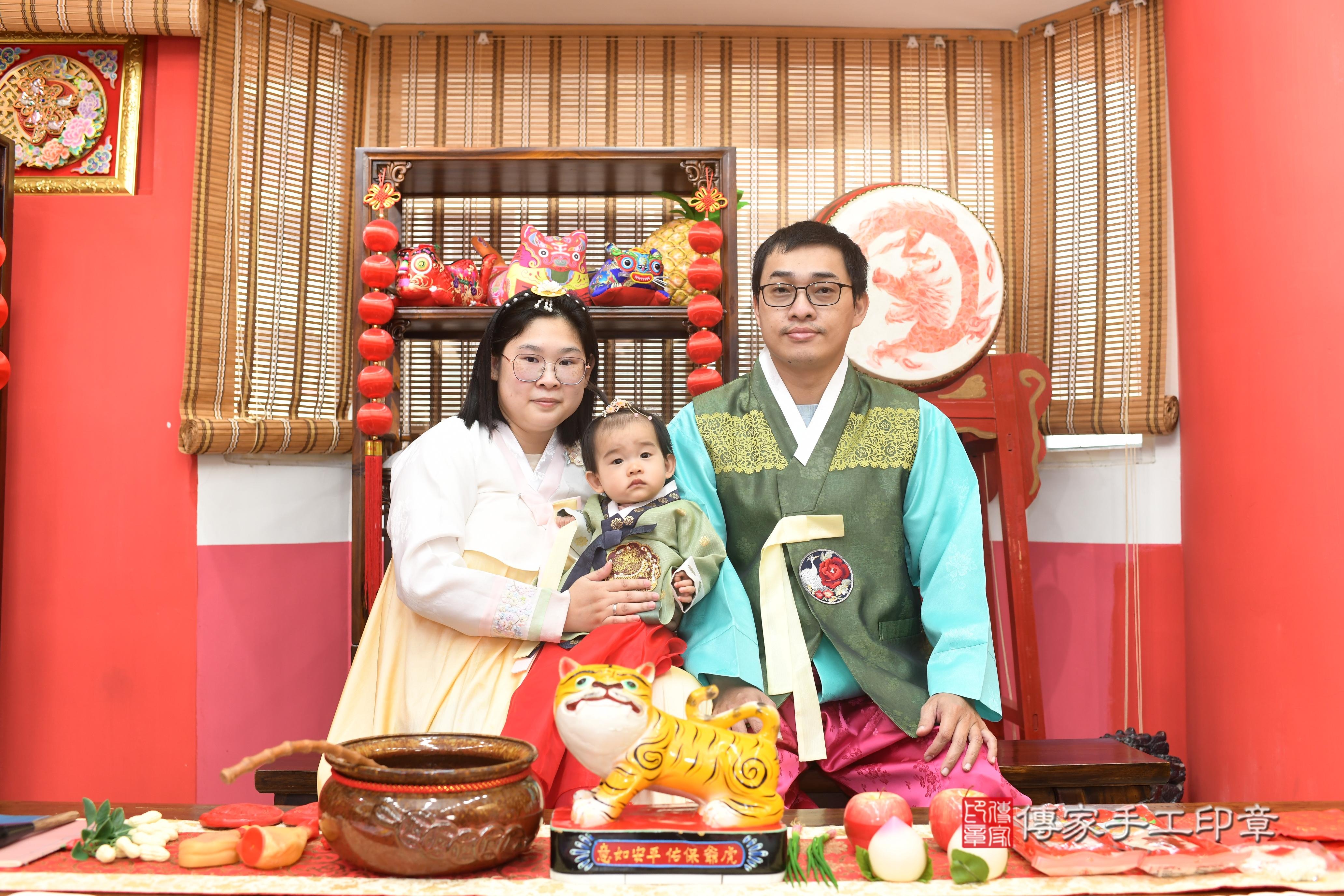 傳家手工印章高雄店、抓周、度脺、中國風會場、傳家嬰兒古禮、吉祥話、抓周道具物品24種、拍照。抓周證書。寶寶抓周、滿周歲、生日快樂、祝福