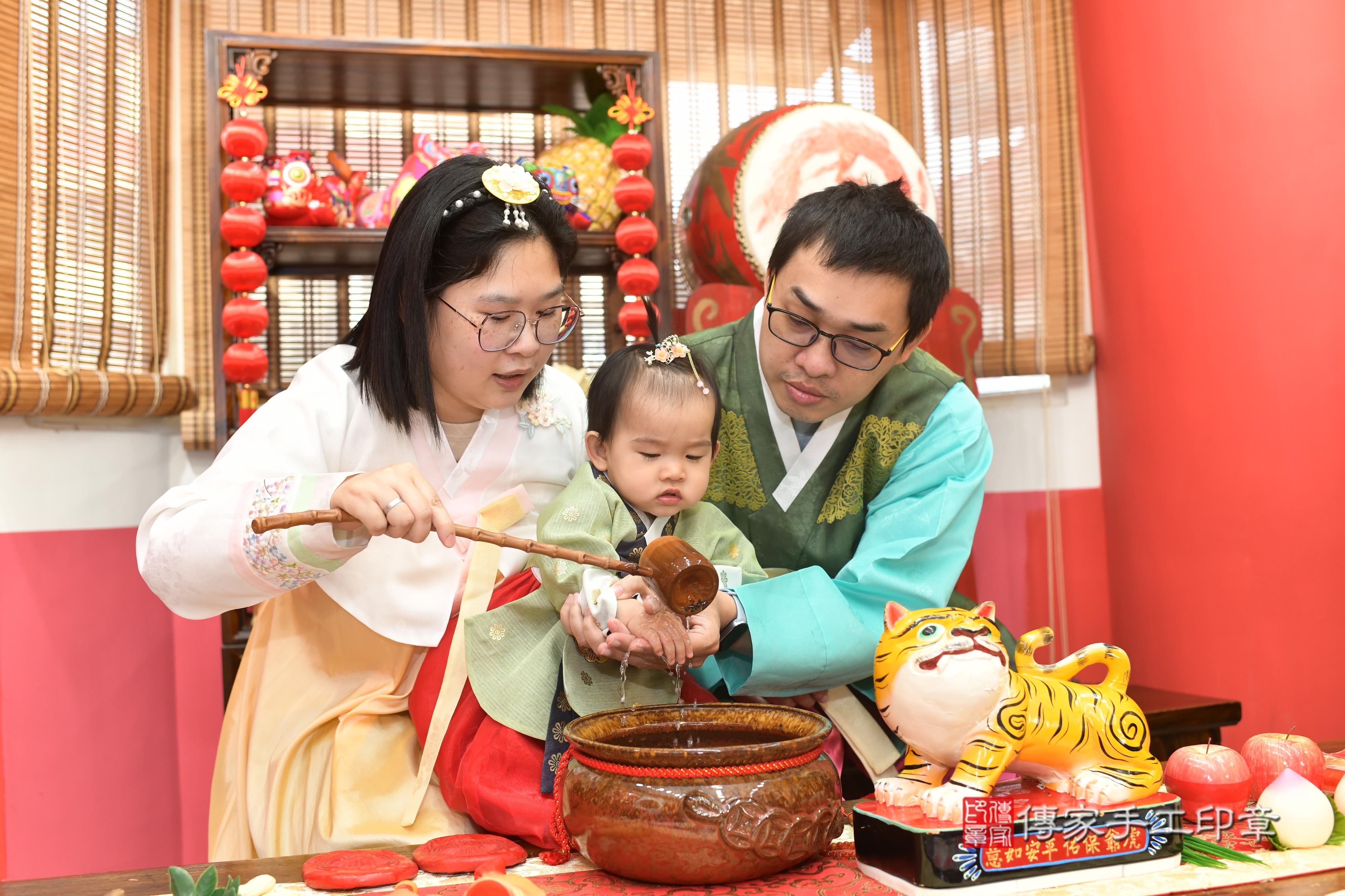 傳家手工印章高雄店、抓周、度脺、中國風會場、傳家嬰兒古禮、吉祥話、抓周道具物品24種、拍照。抓周證書。寶寶抓周、滿周歲、生日快樂、祝福