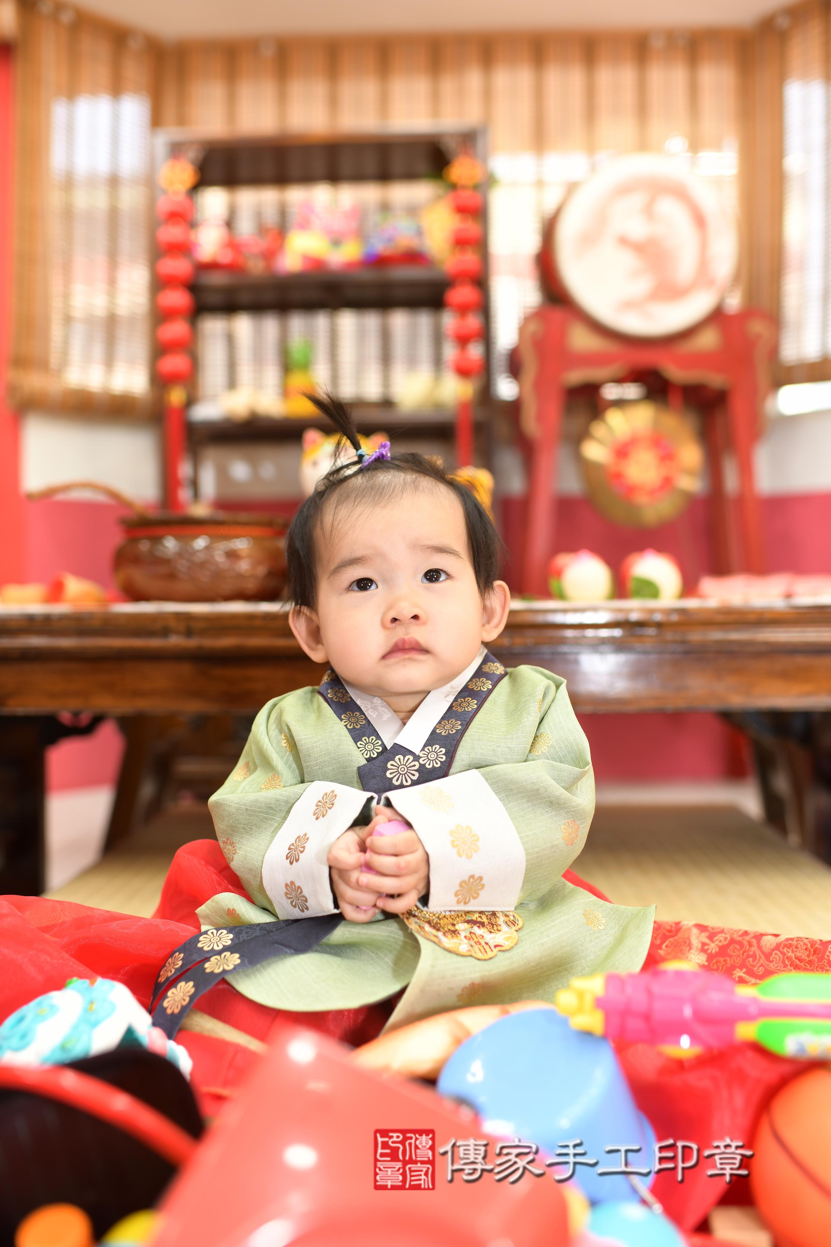 傳家手工印章高雄店、抓周、度脺、中國風會場、傳家嬰兒古禮、吉祥話、抓周道具物品24種、拍照。抓周證書。寶寶抓周、滿周歲、生日快樂、祝福
