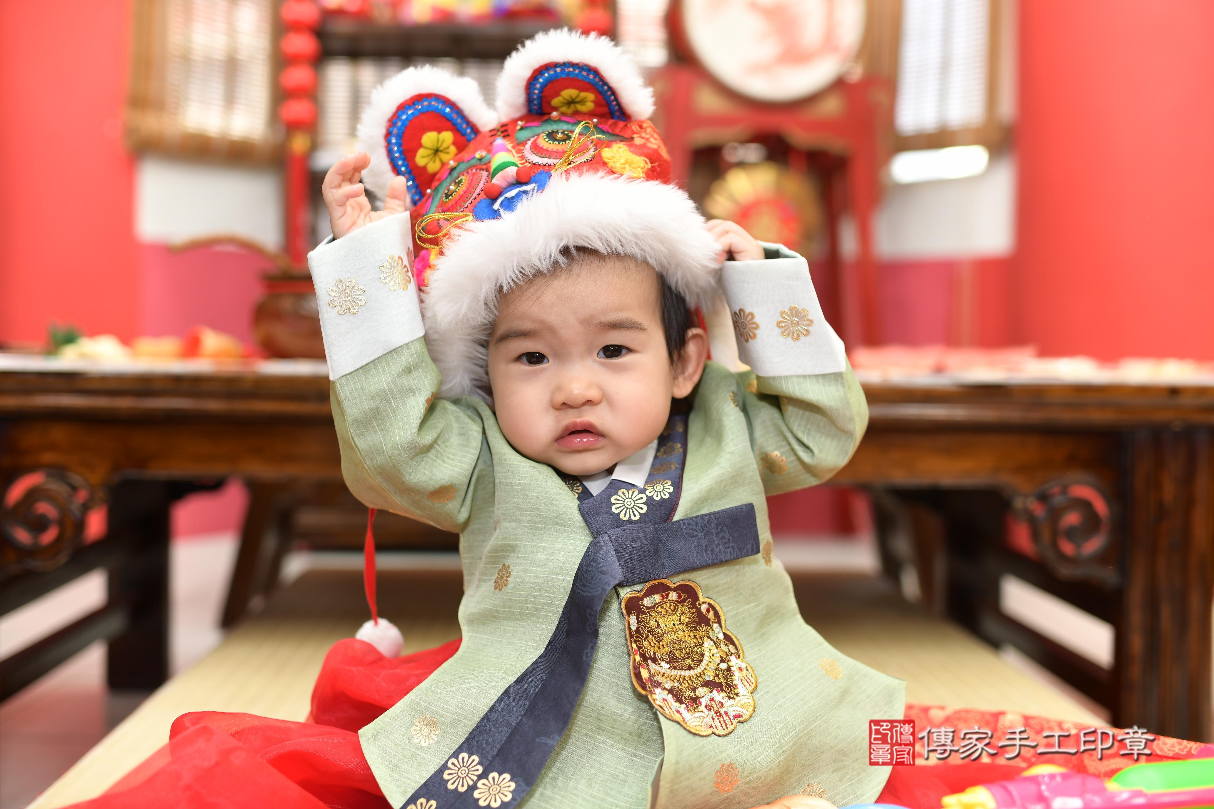 傳家手工印章高雄店、抓周、度脺、中國風會場、傳家嬰兒古禮、吉祥話、抓周道具物品24種、拍照。抓周證書。寶寶抓周、滿周歲、生日快樂、祝福