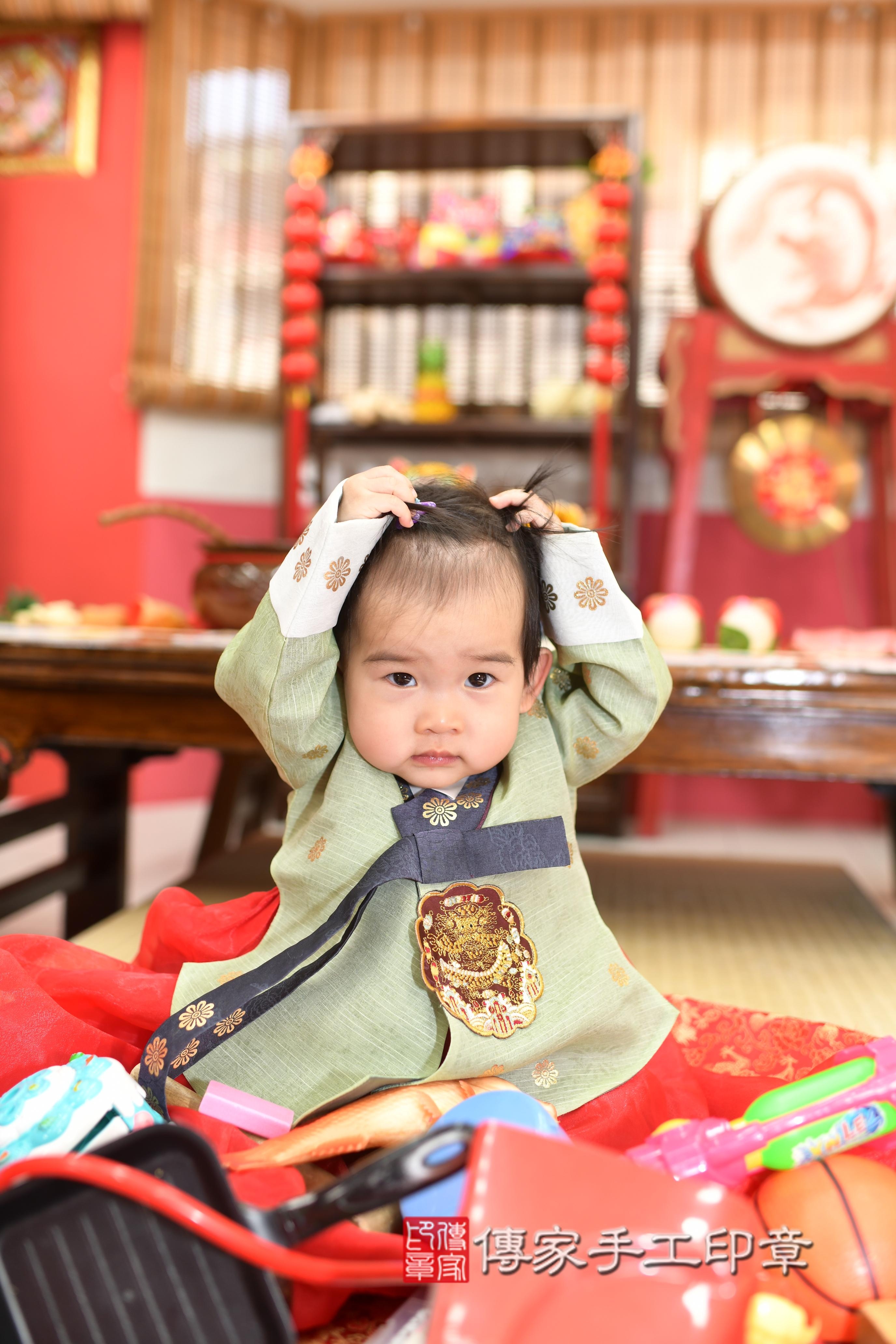 傳家手工印章高雄店、抓周、度脺、中國風會場、傳家嬰兒古禮、吉祥話、抓周道具物品24種、拍照。抓周證書。寶寶抓周、滿周歲、生日快樂、祝福