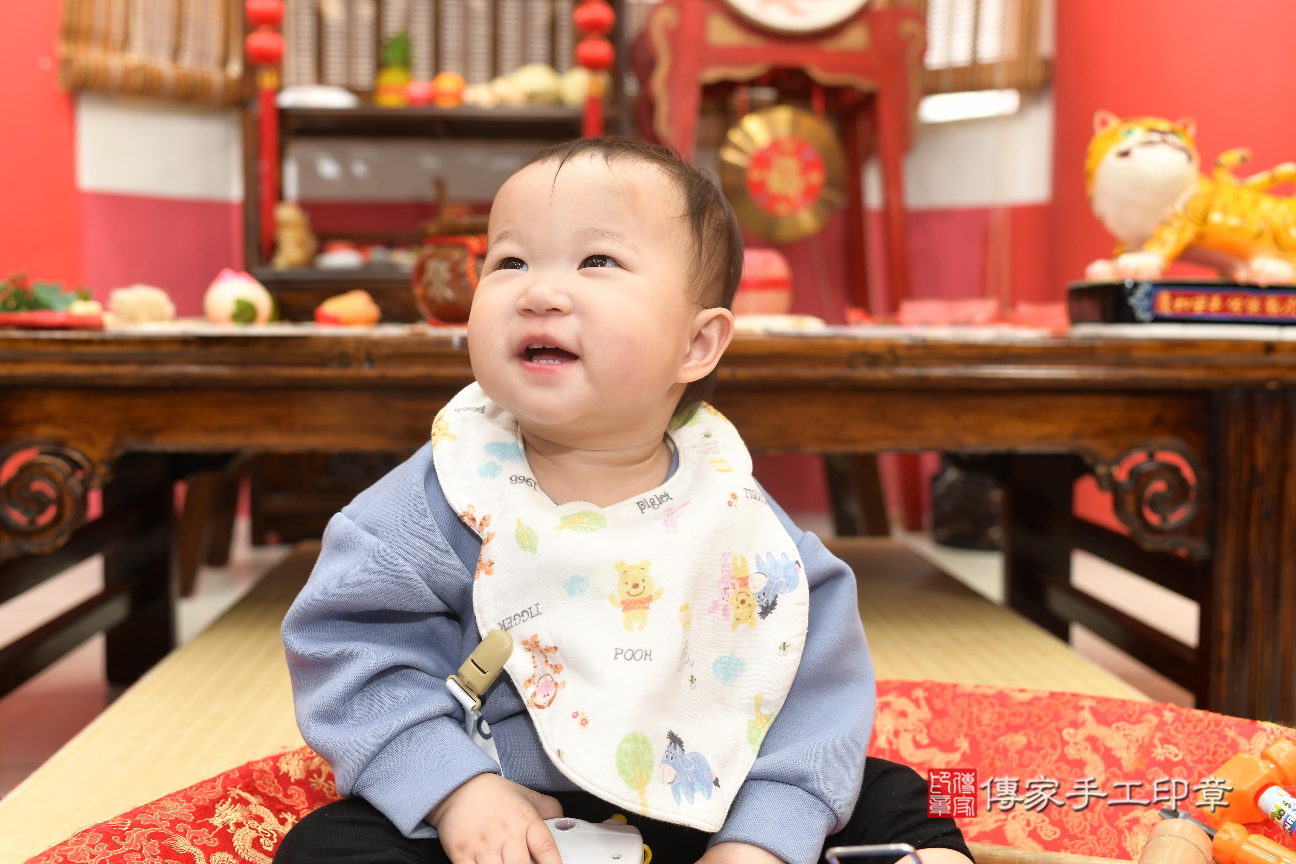 傳家手工印章高雄店、抓周、度脺、中國風會場、傳家嬰兒古禮、吉祥話、抓周道具物品24種、拍照。抓周證書。寶寶抓周、滿周歲、生日快樂、祝福