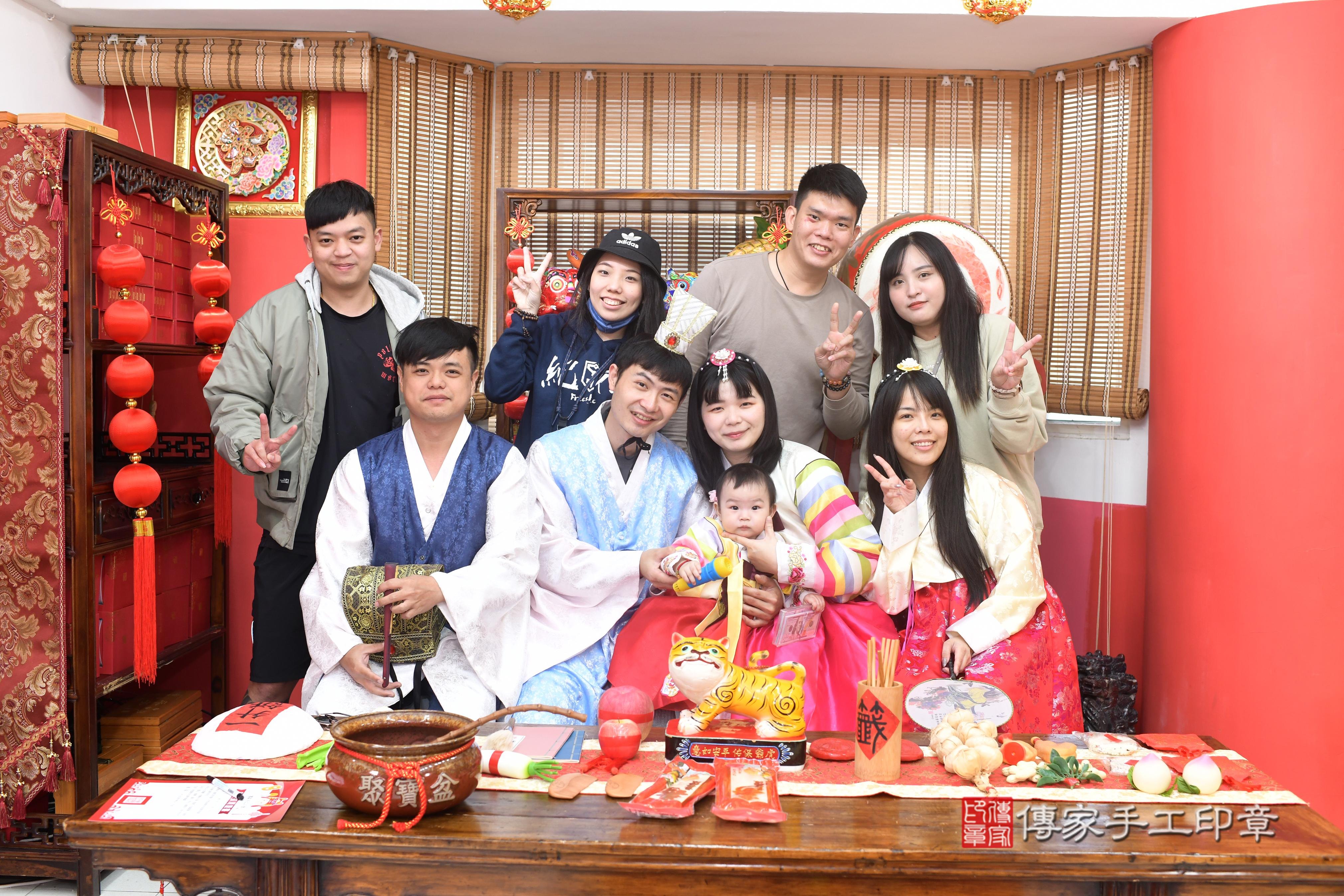 傳家手工印章高雄店、抓周、度脺、中國風會場、傳家嬰兒古禮、吉祥話、抓周道具物品24種、拍照。抓周證書。寶寶抓周、滿周歲、生日快樂、祝福