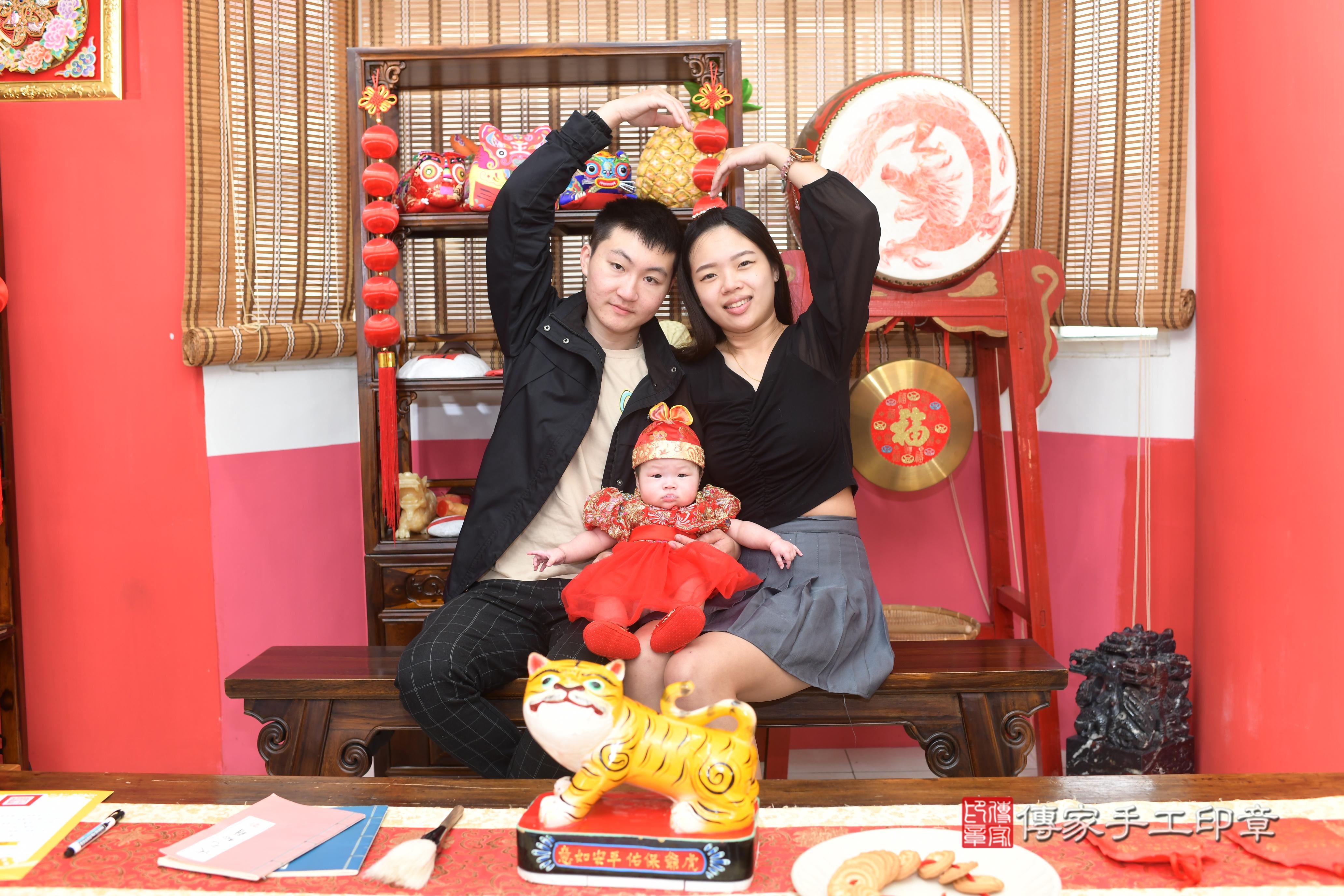 傳家手工印章高雄店、抓周、度脺、中國風會場、傳家嬰兒古禮、吉祥話、抓周道具物品24種、拍照。抓周證書。寶寶抓周、滿周歲、生日快樂、祝福