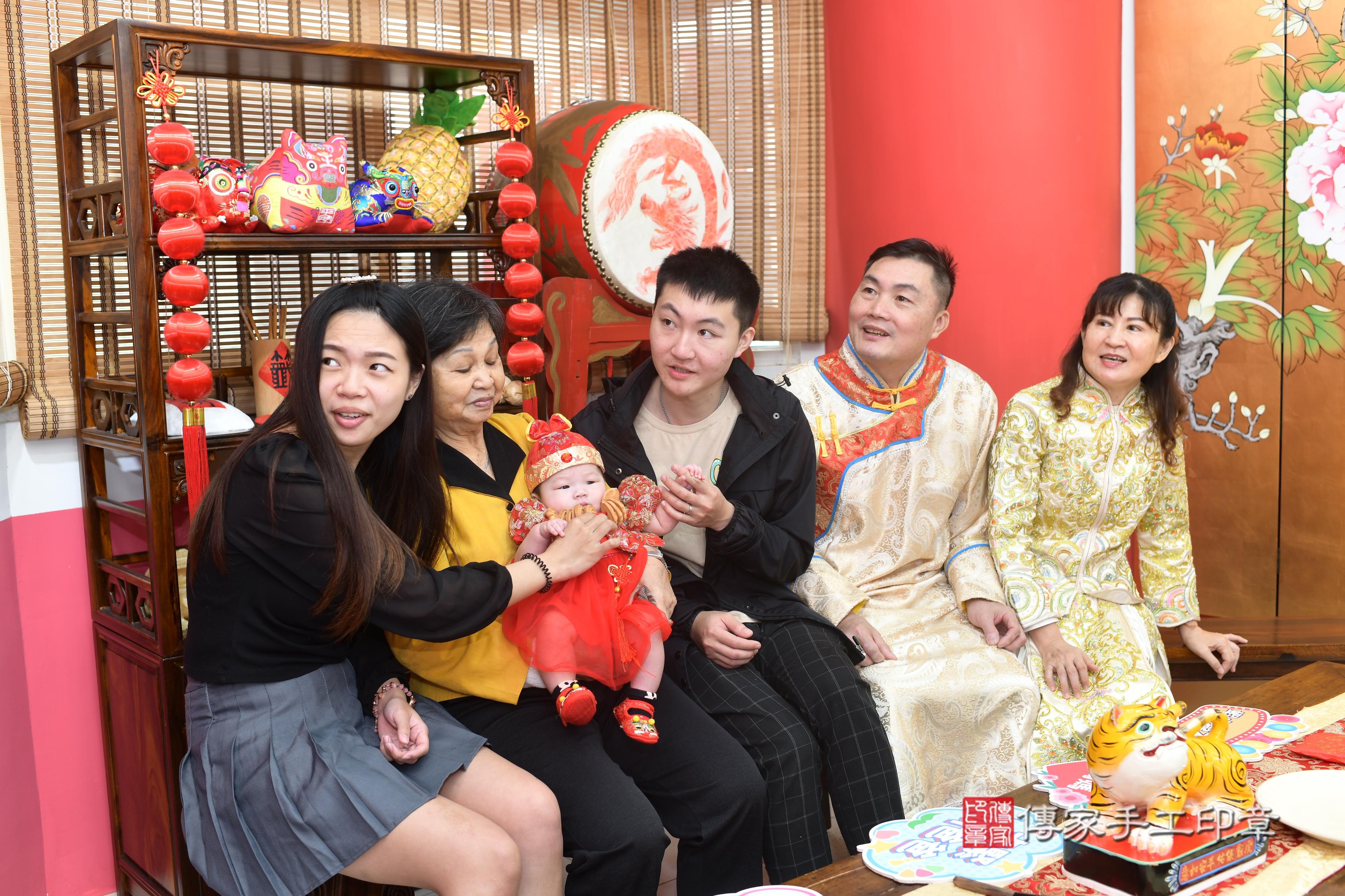 傳家手工印章高雄店、抓周、度脺、中國風會場、傳家嬰兒古禮、吉祥話、抓周道具物品24種、拍照。抓周證書。寶寶抓周、滿周歲、生日快樂、祝福