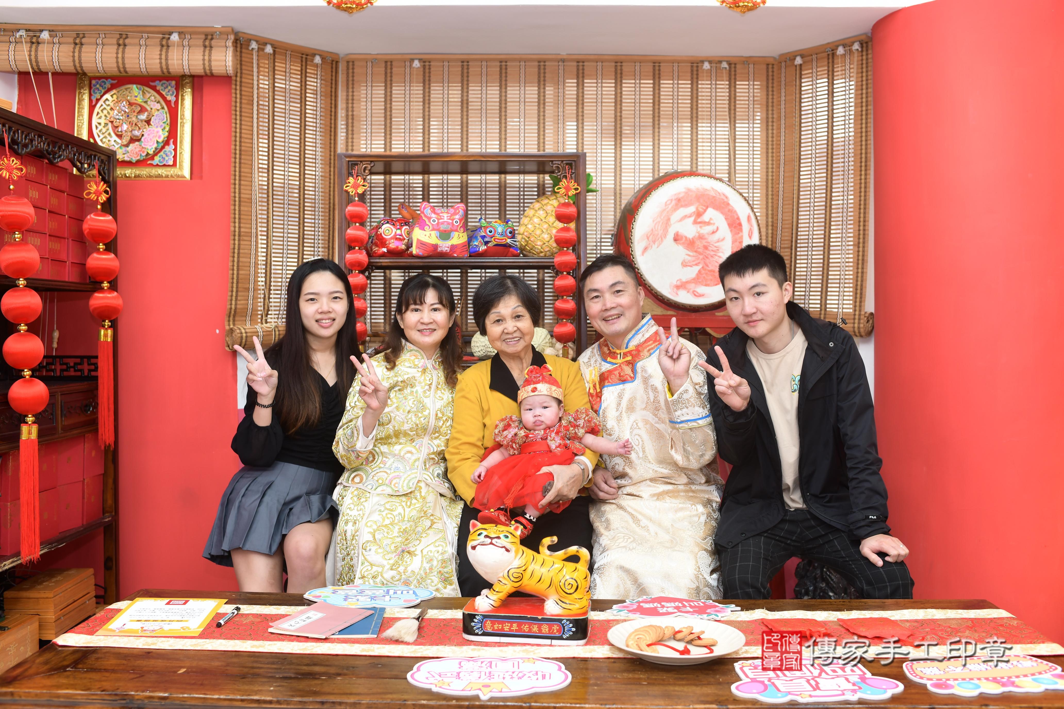 傳家手工印章高雄店、抓周、度脺、中國風會場、傳家嬰兒古禮、吉祥話、抓周道具物品24種、拍照。抓周證書。寶寶抓周、滿周歲、生日快樂、祝福