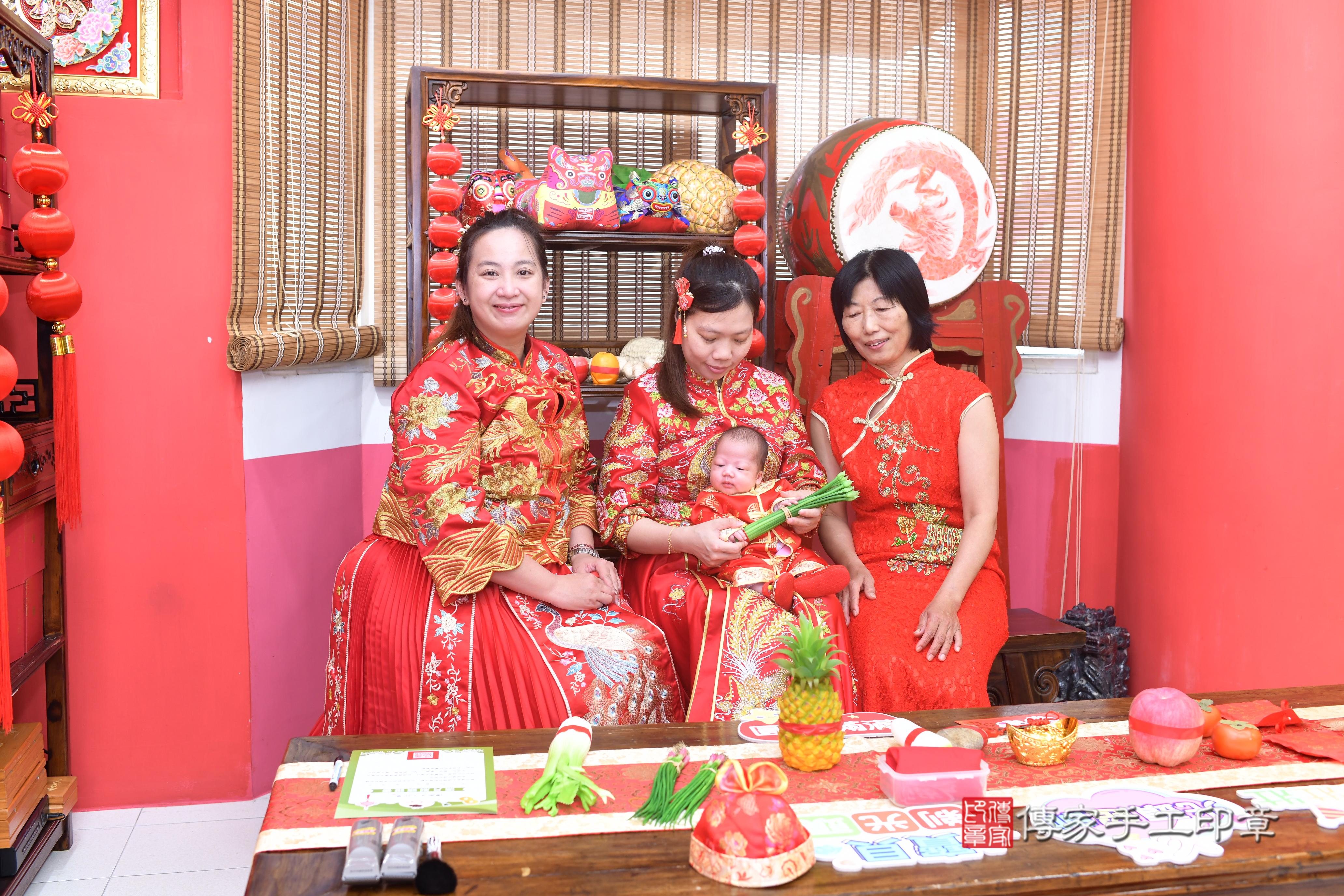 傳家手工印章高雄店、抓周、度脺、中國風會場、傳家嬰兒古禮、吉祥話、抓周道具物品24種、拍照。抓周證書。寶寶抓周、滿周歲、生日快樂、祝福