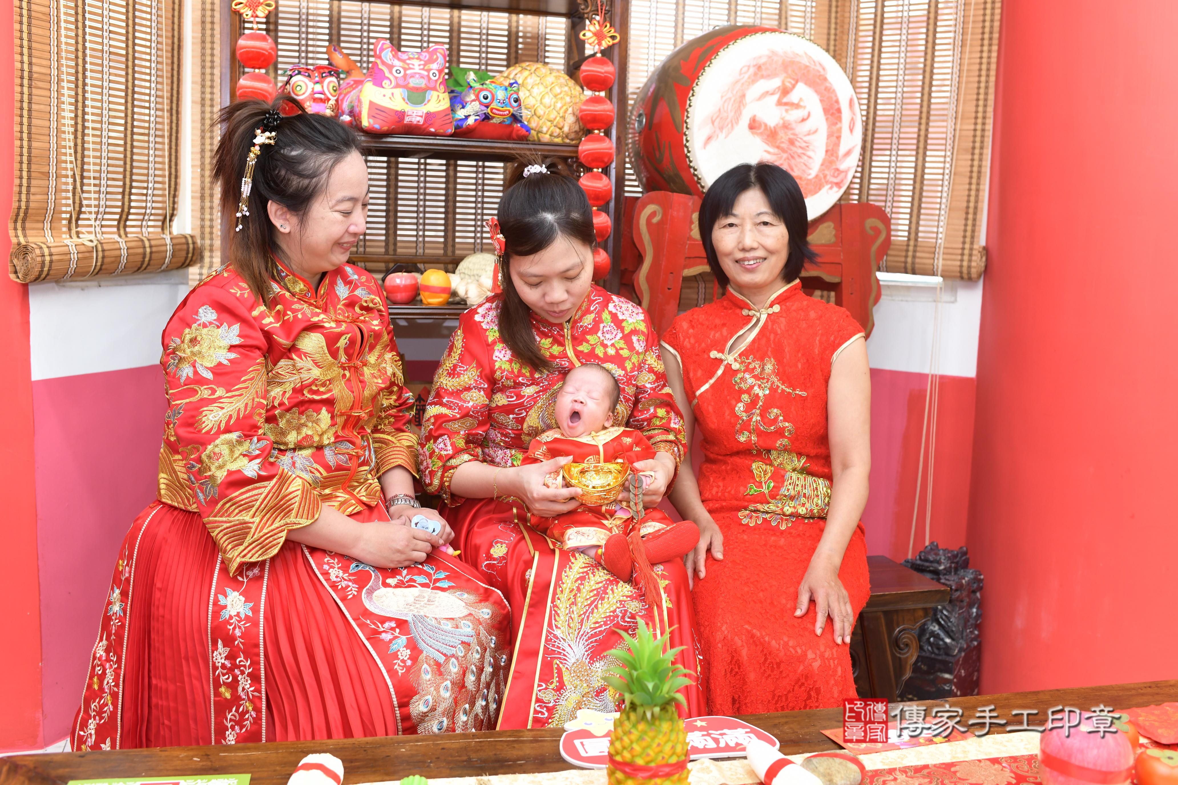 傳家手工印章高雄店、抓周、度脺、中國風會場、傳家嬰兒古禮、吉祥話、抓周道具物品24種、拍照。抓周證書。寶寶抓周、滿周歲、生日快樂、祝福