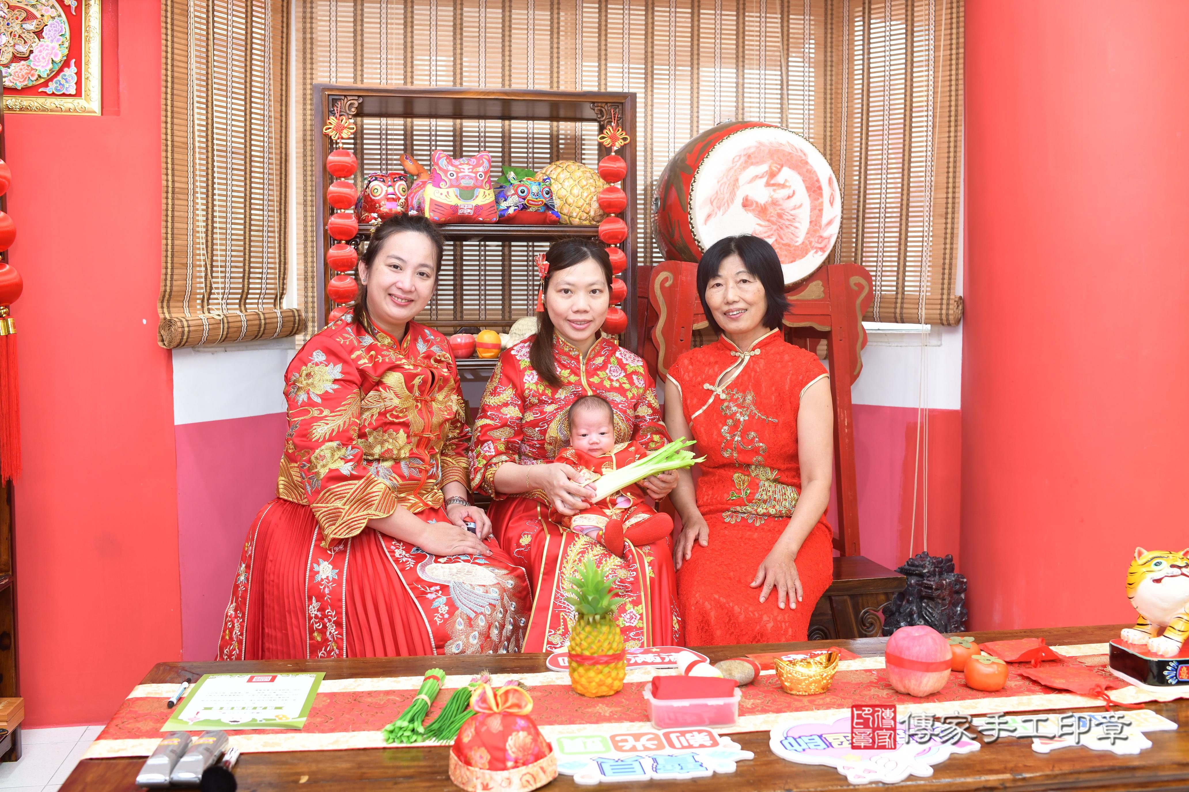 傳家手工印章高雄店、抓周、度脺、中國風會場、傳家嬰兒古禮、吉祥話、抓周道具物品24種、拍照。抓周證書。寶寶抓周、滿周歲、生日快樂、祝福