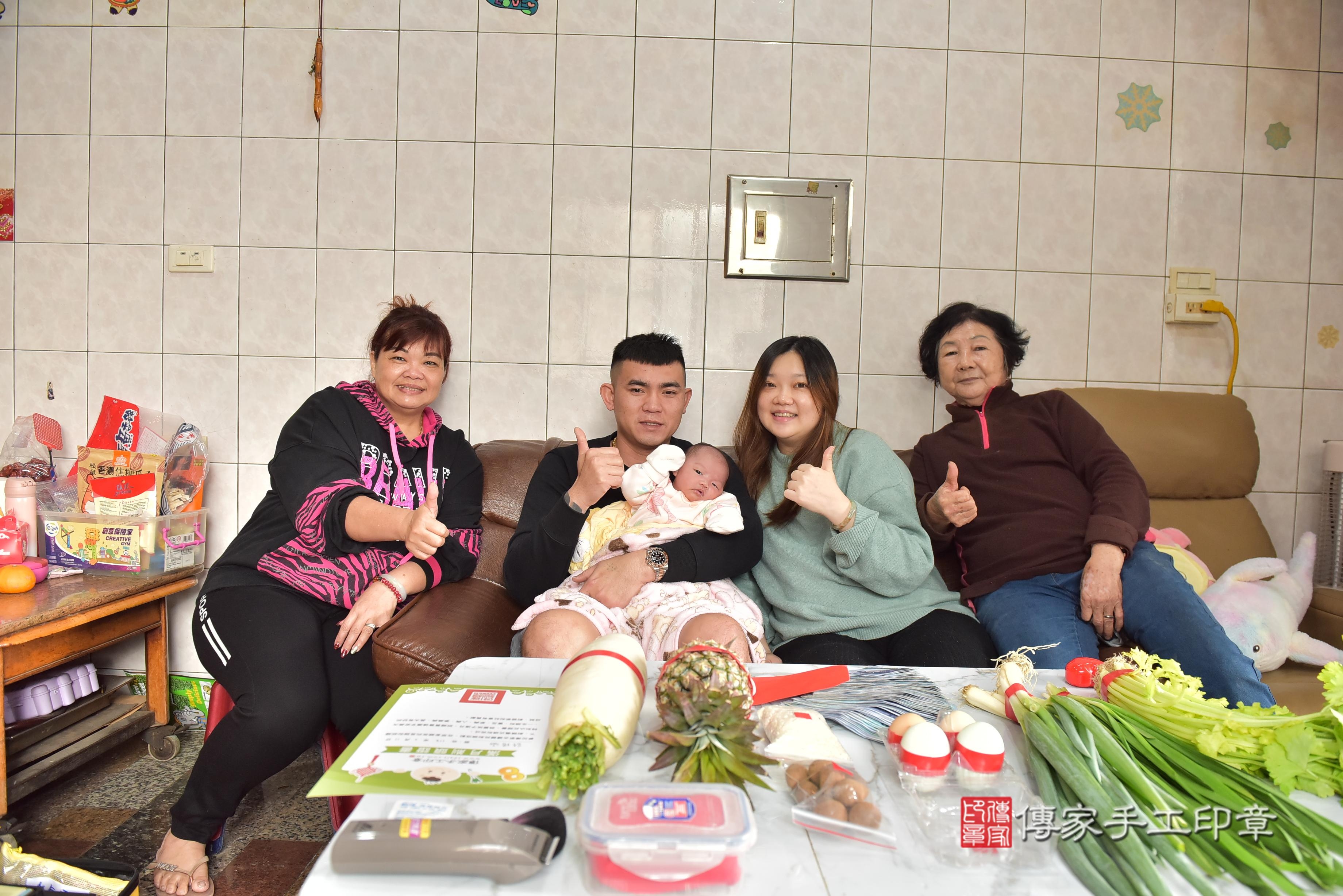 傳家手工印章高雄店、抓周、度脺、中國風會場、傳家嬰兒古禮、吉祥話、抓周道具物品24種、拍照。抓周證書。寶寶抓周、滿周歲、生日快樂、祝福