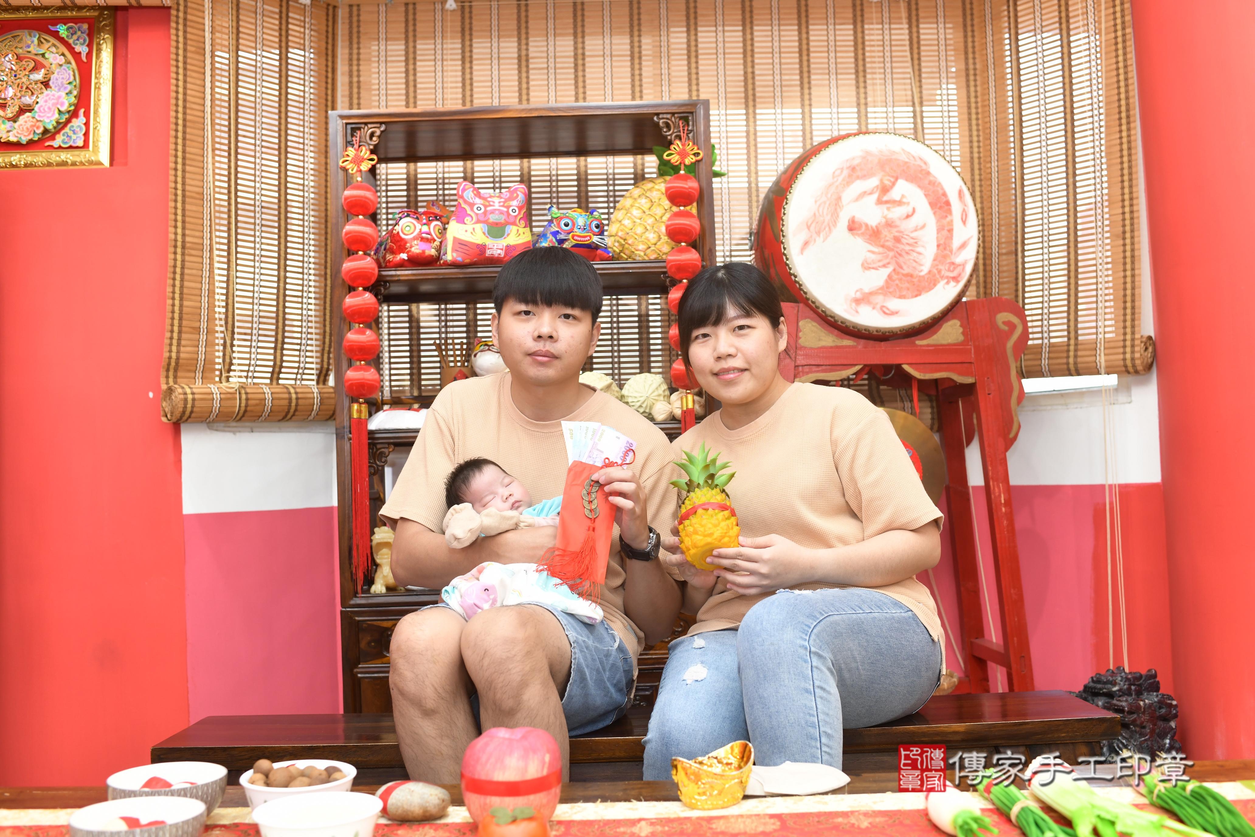 傳家手工印章高雄店、抓周、度脺、中國風會場、傳家嬰兒古禮、吉祥話、抓周道具物品24種、拍照。抓周證書。寶寶抓周、滿周歲、生日快樂、祝福