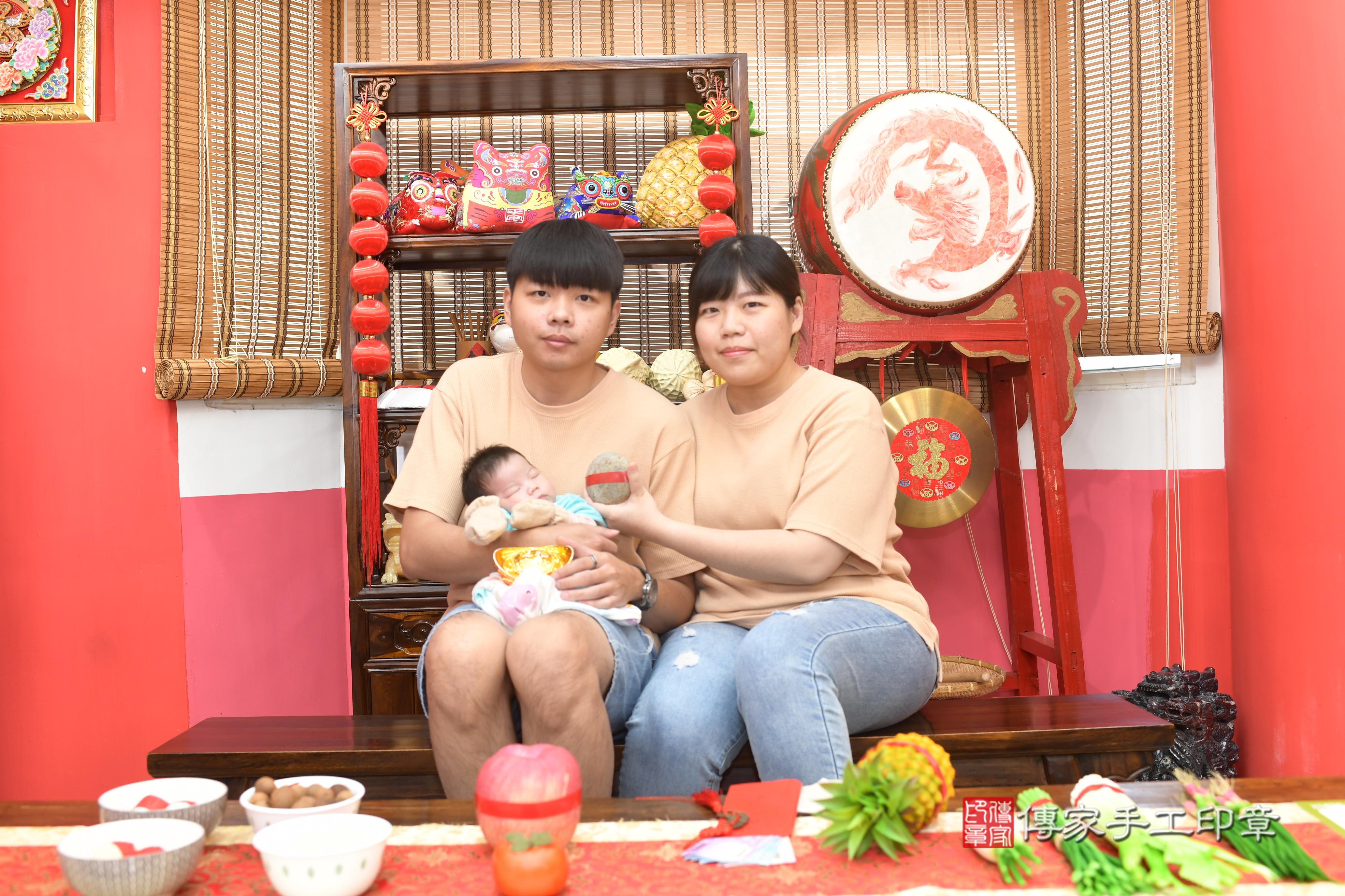 傳家手工印章高雄店、抓周、度脺、中國風會場、傳家嬰兒古禮、吉祥話、抓周道具物品24種、拍照。抓周證書。寶寶抓周、滿周歲、生日快樂、祝福