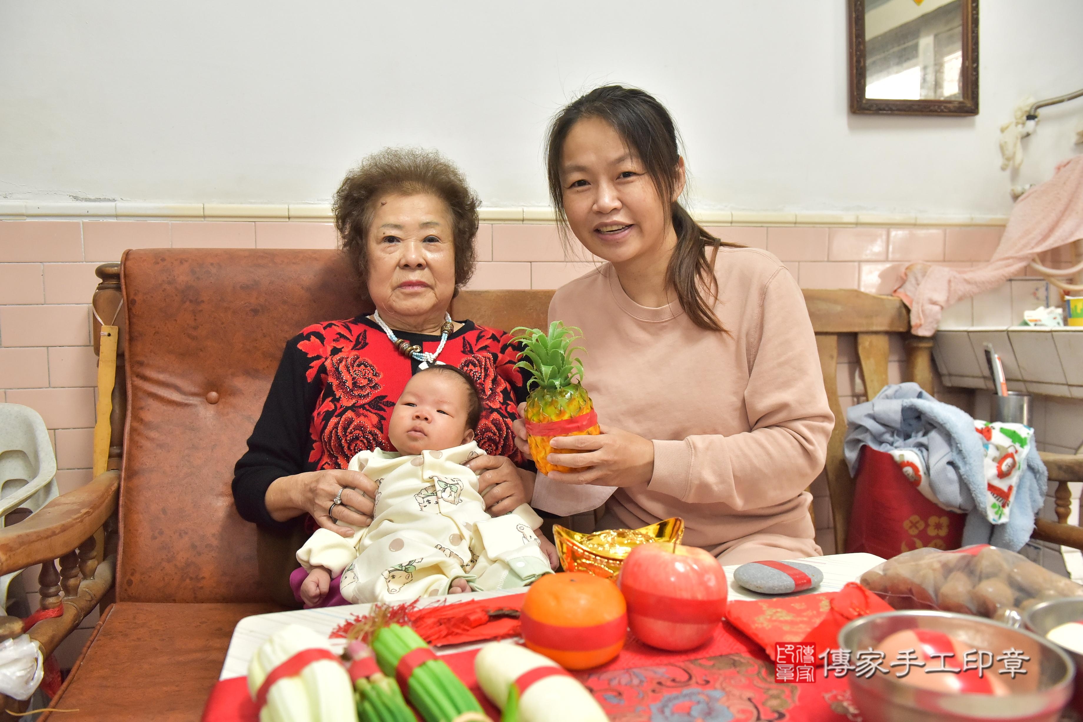 傳家手工印章高雄店、抓周、度脺、中國風會場、傳家嬰兒古禮、吉祥話、抓周道具物品24種、拍照。抓周證書。寶寶抓周、滿周歲、生日快樂、祝福