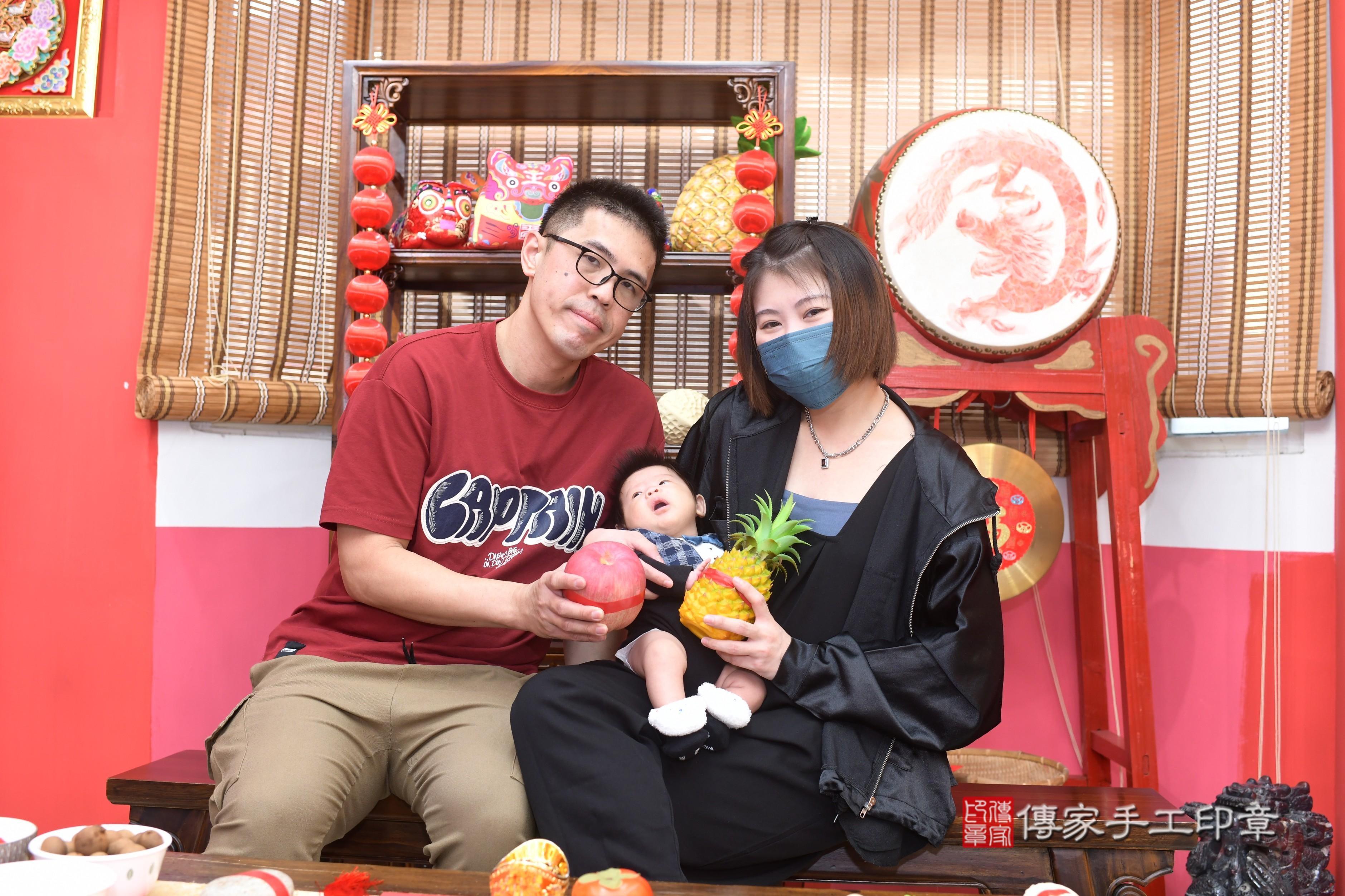 傳家手工印章高雄店、抓周、度脺、中國風會場、傳家嬰兒古禮、吉祥話、抓周道具物品24種、拍照。抓周證書。寶寶抓周、滿周歲、生日快樂、祝福