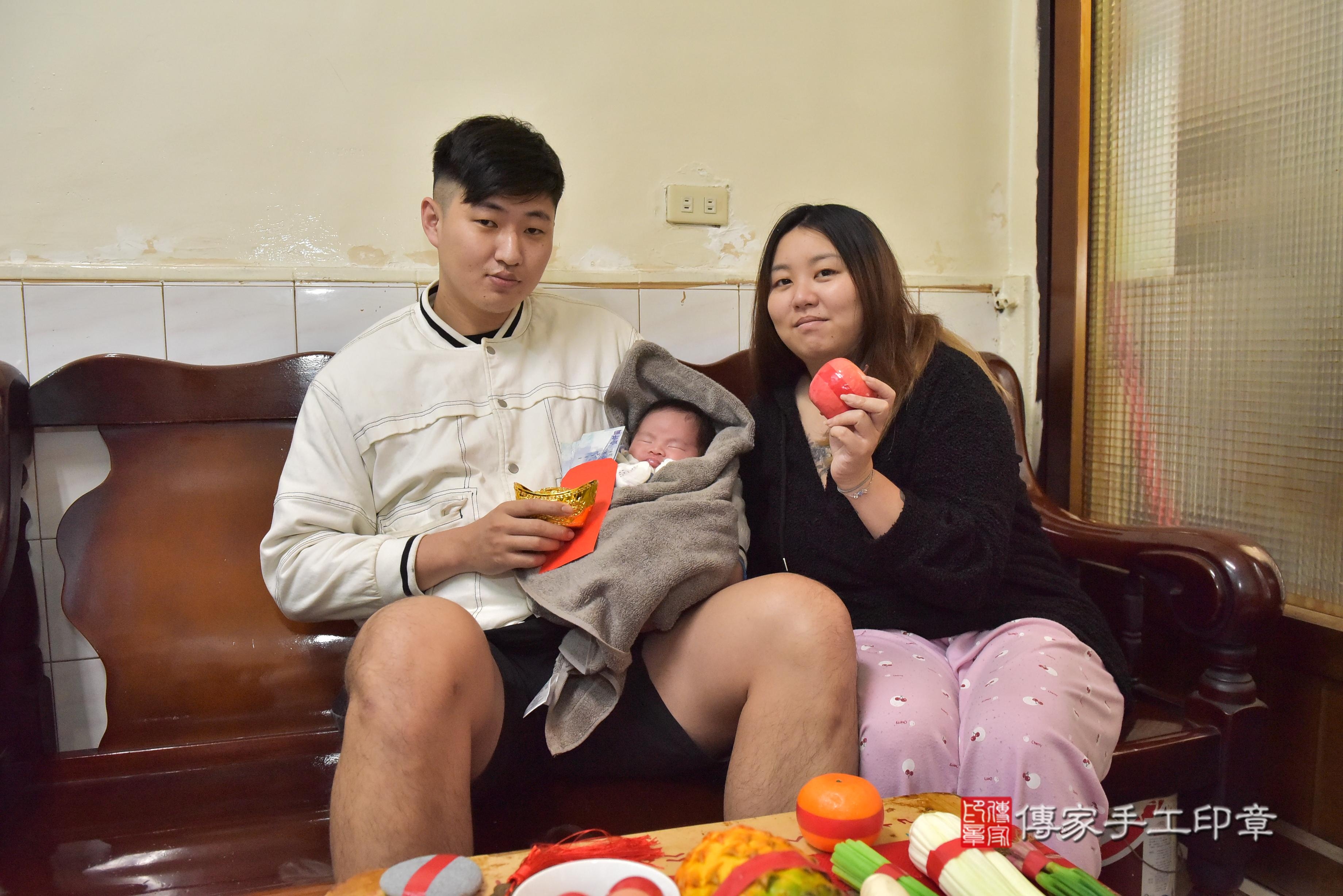 傳家手工印章高雄店、抓周、度脺、中國風會場、傳家嬰兒古禮、吉祥話、抓周道具物品24種、拍照。抓周證書。寶寶抓周、滿周歲、生日快樂、祝福