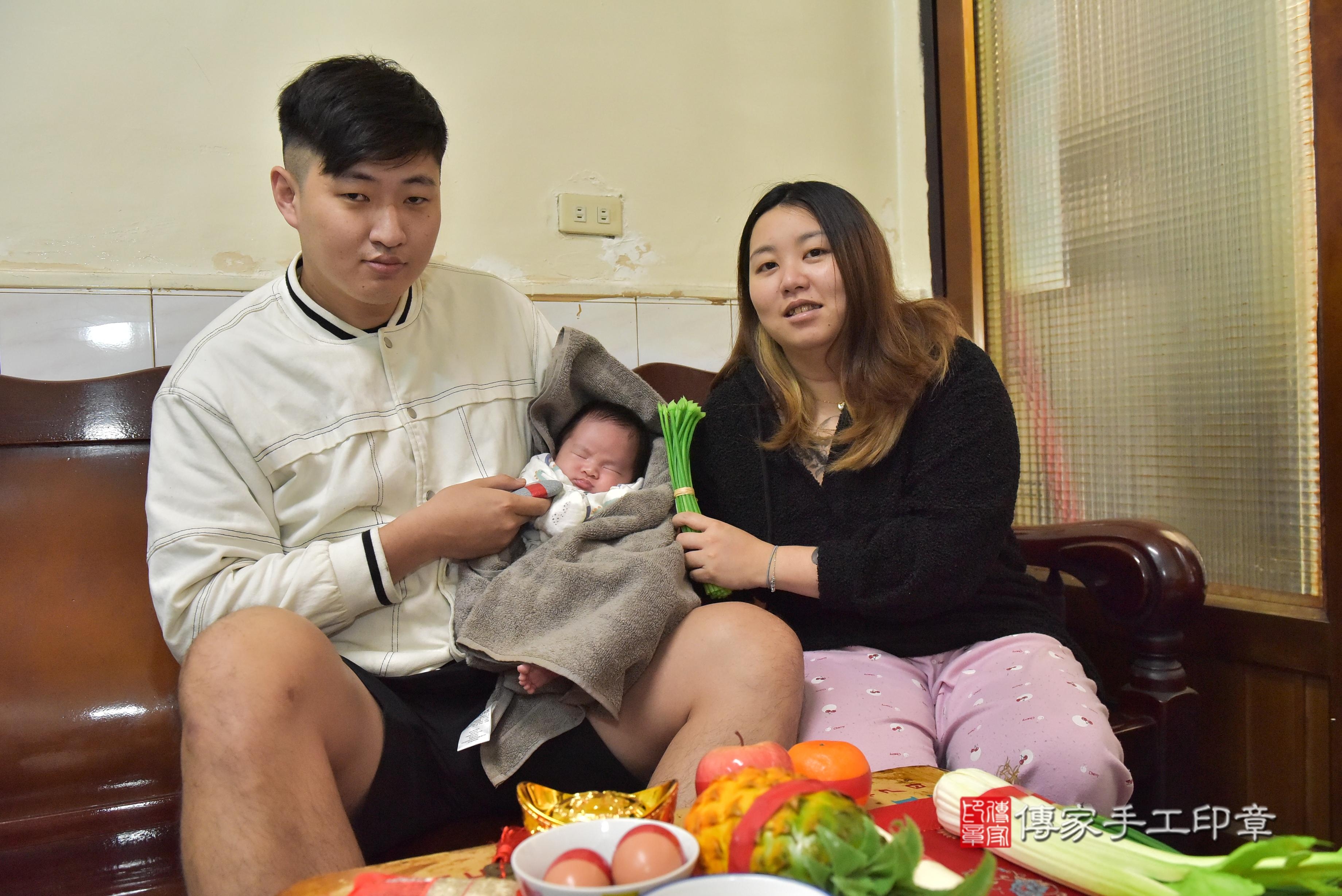 傳家手工印章高雄店、抓周、度脺、中國風會場、傳家嬰兒古禮、吉祥話、抓周道具物品24種、拍照。抓周證書。寶寶抓周、滿周歲、生日快樂、祝福