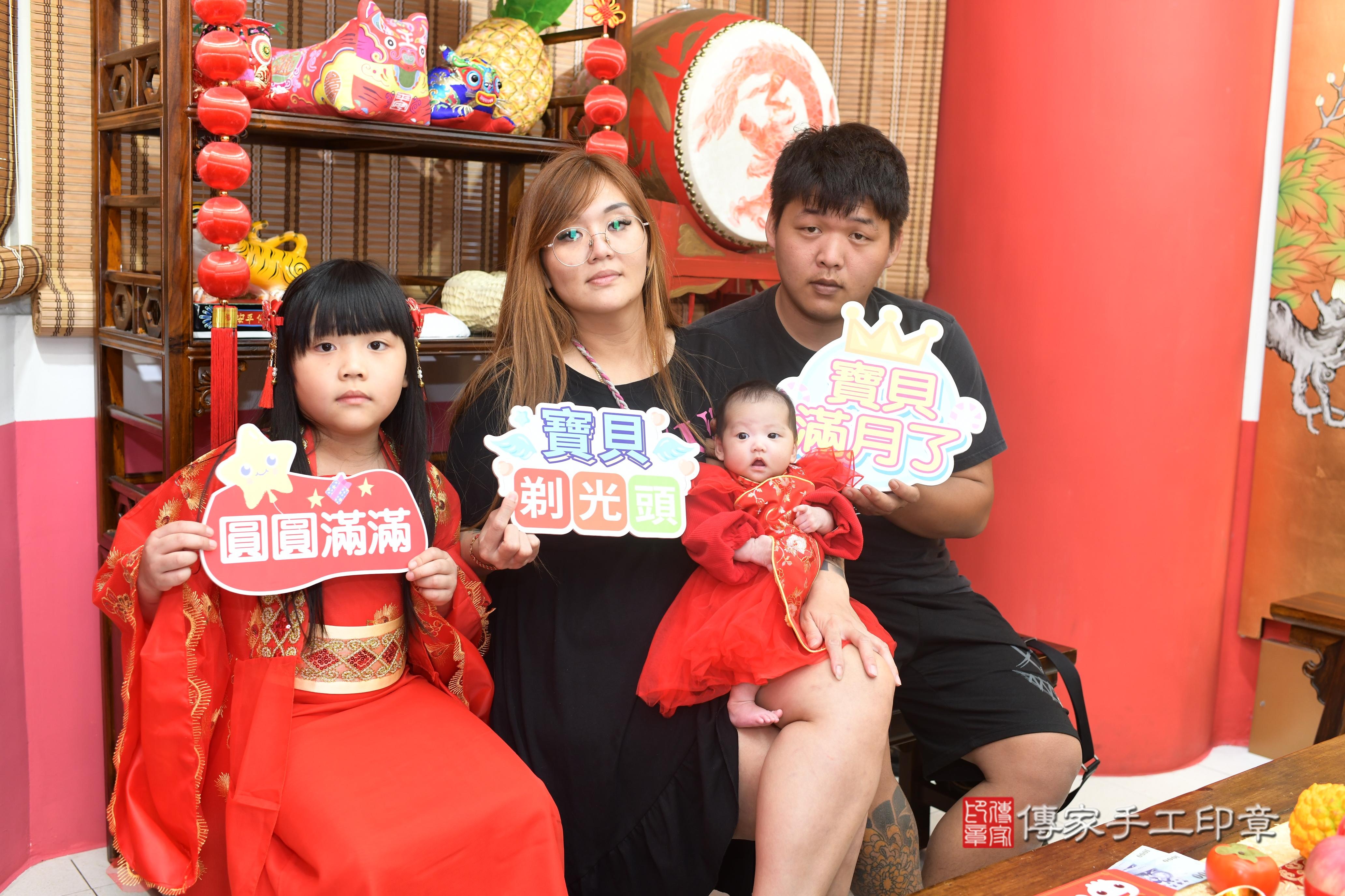 傳家手工印章高雄店、抓周、度脺、中國風會場、傳家嬰兒古禮、吉祥話、抓周道具物品24種、拍照。抓周證書。寶寶抓周、滿周歲、生日快樂、祝福