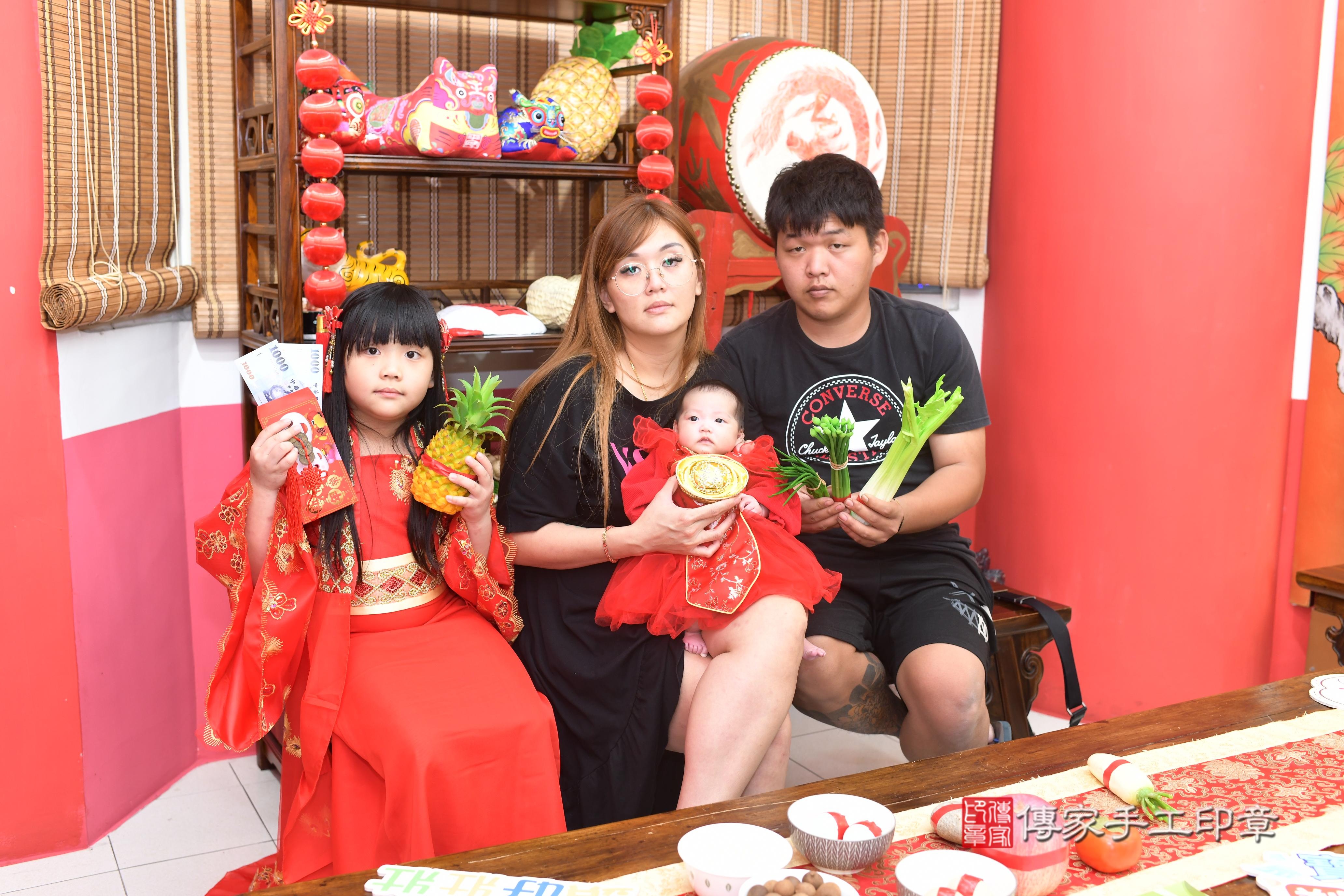 傳家手工印章高雄店、抓周、度脺、中國風會場、傳家嬰兒古禮、吉祥話、抓周道具物品24種、拍照。抓周證書。寶寶抓周、滿周歲、生日快樂、祝福.jpg