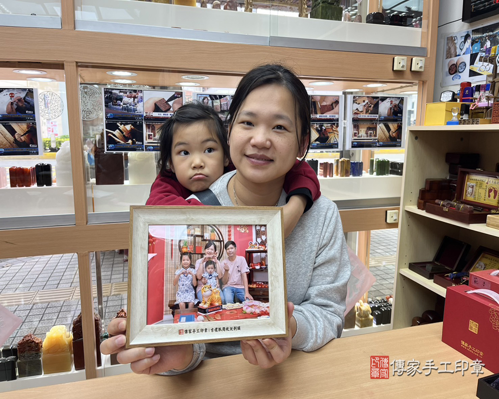 新竹市香山區晞晞寶貝抓周推薦：傳家新竹店抓周度脺中國風會場，嬰兒古禮抓周流程儀式吉祥話、抓周道具物品24種、拍照。抓周證書。2025.02.15