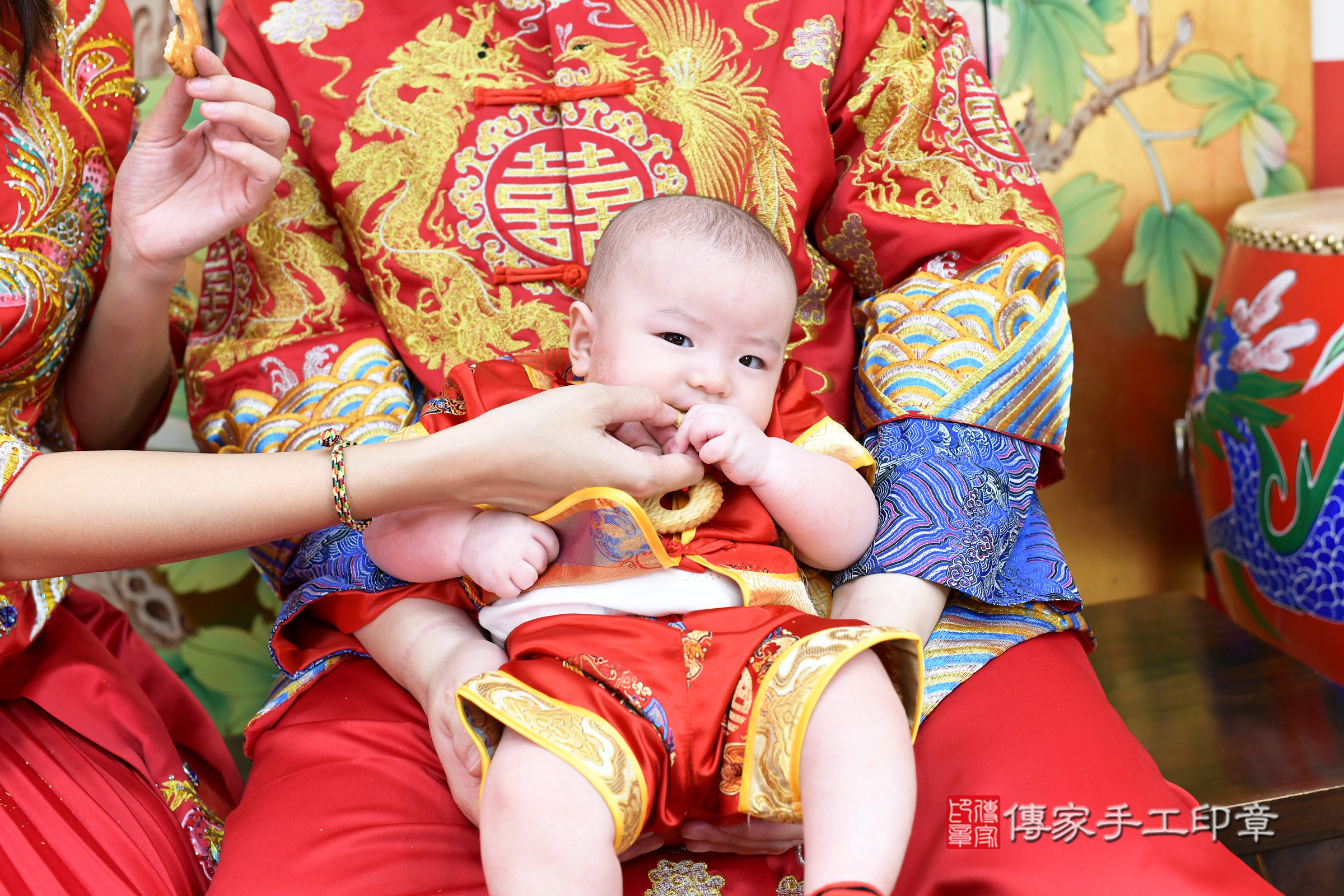 台北市大同區小麟寶寶收涎推薦：傳家台北店收涎中國風會場，嬰兒古禮收涎收口水流程儀式、收涎吉祥話、收涎餅乾、收涎拍照。收涎證書。2025.2.15，照片20