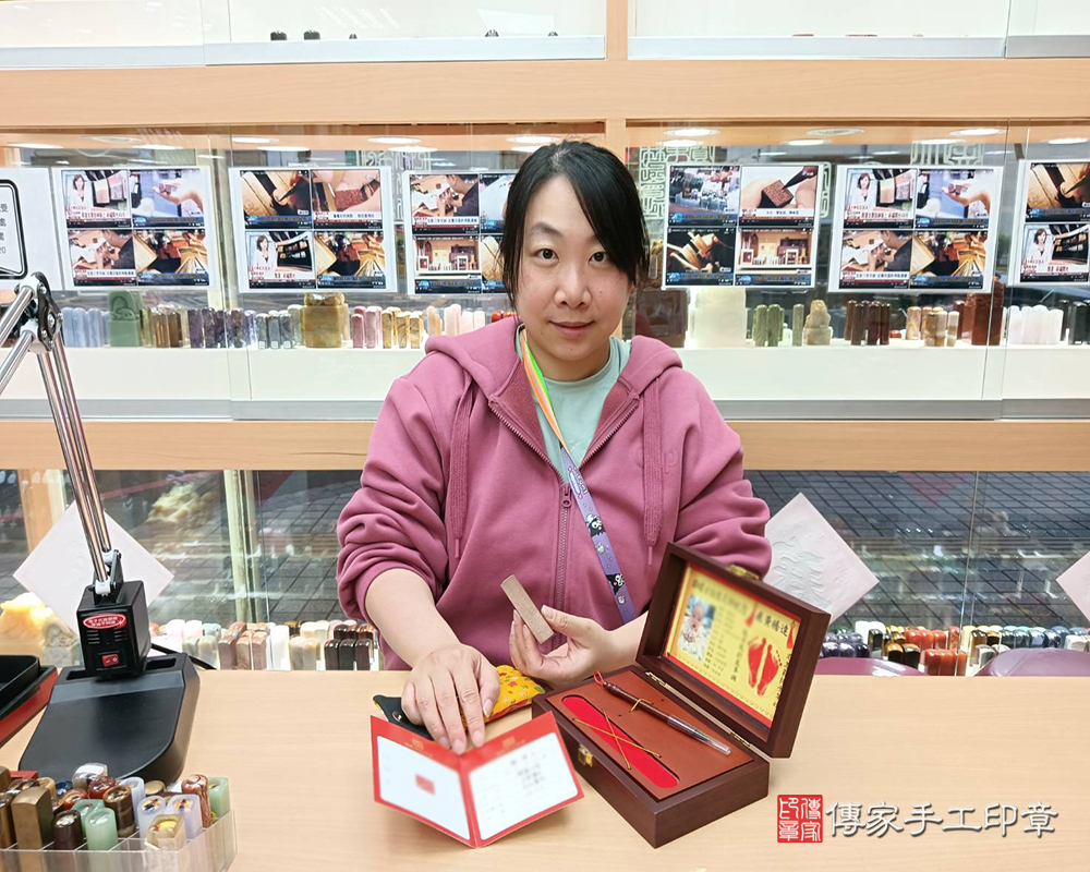 顧客滿意推薦：傳家嬰兒烤漆小三寶、紅紫檀木臍髮印章、胎毛筆。新竹縣竹北市-陳小姐2025.02.11