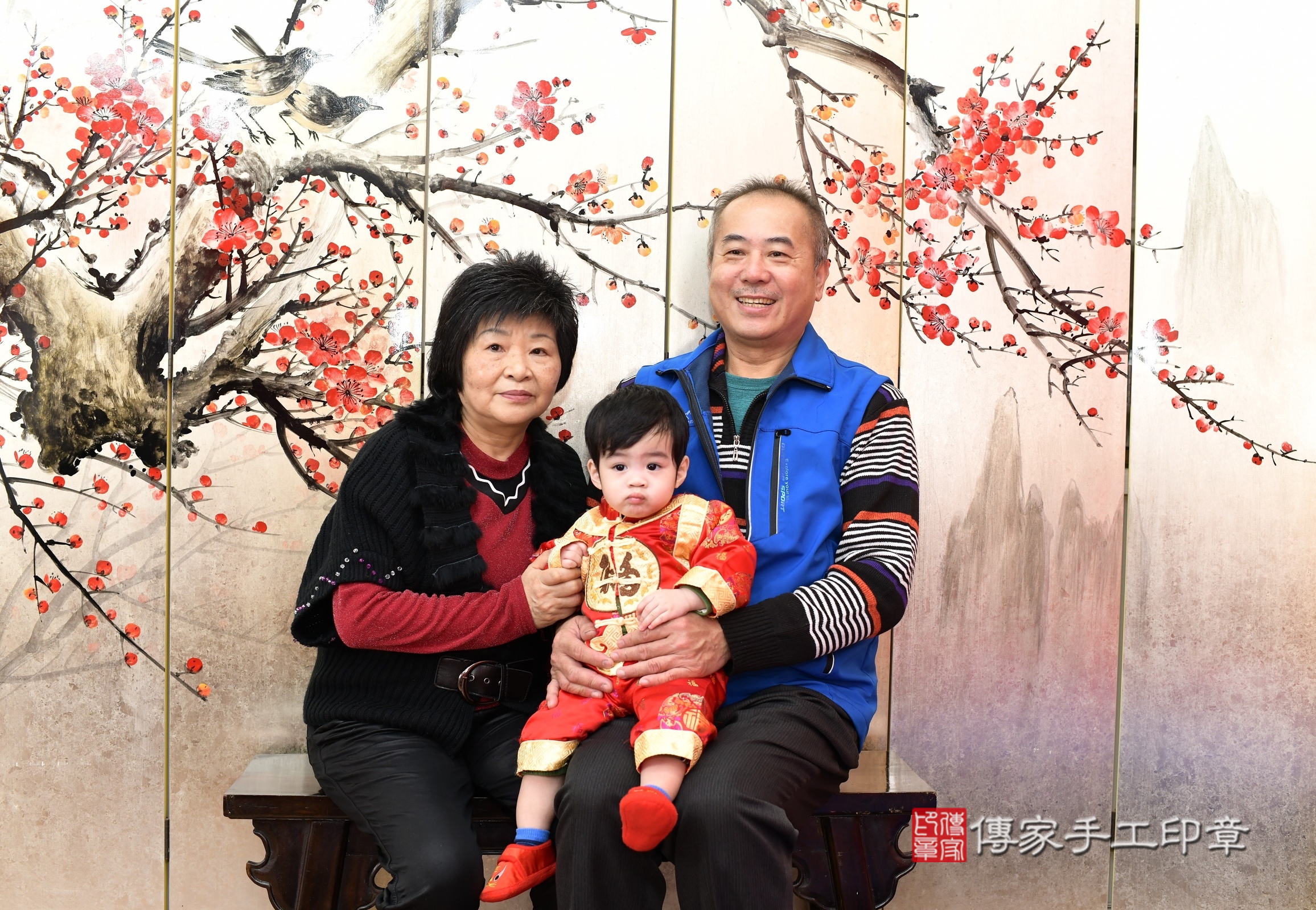 新北市永和區小倫寶寶抓周推薦：傳家新北店抓周度脺中國風會場，嬰兒古禮抓周流程儀式吉祥話、抓周道具物品24種、拍照。抓周證書。2025.2.27，照片3