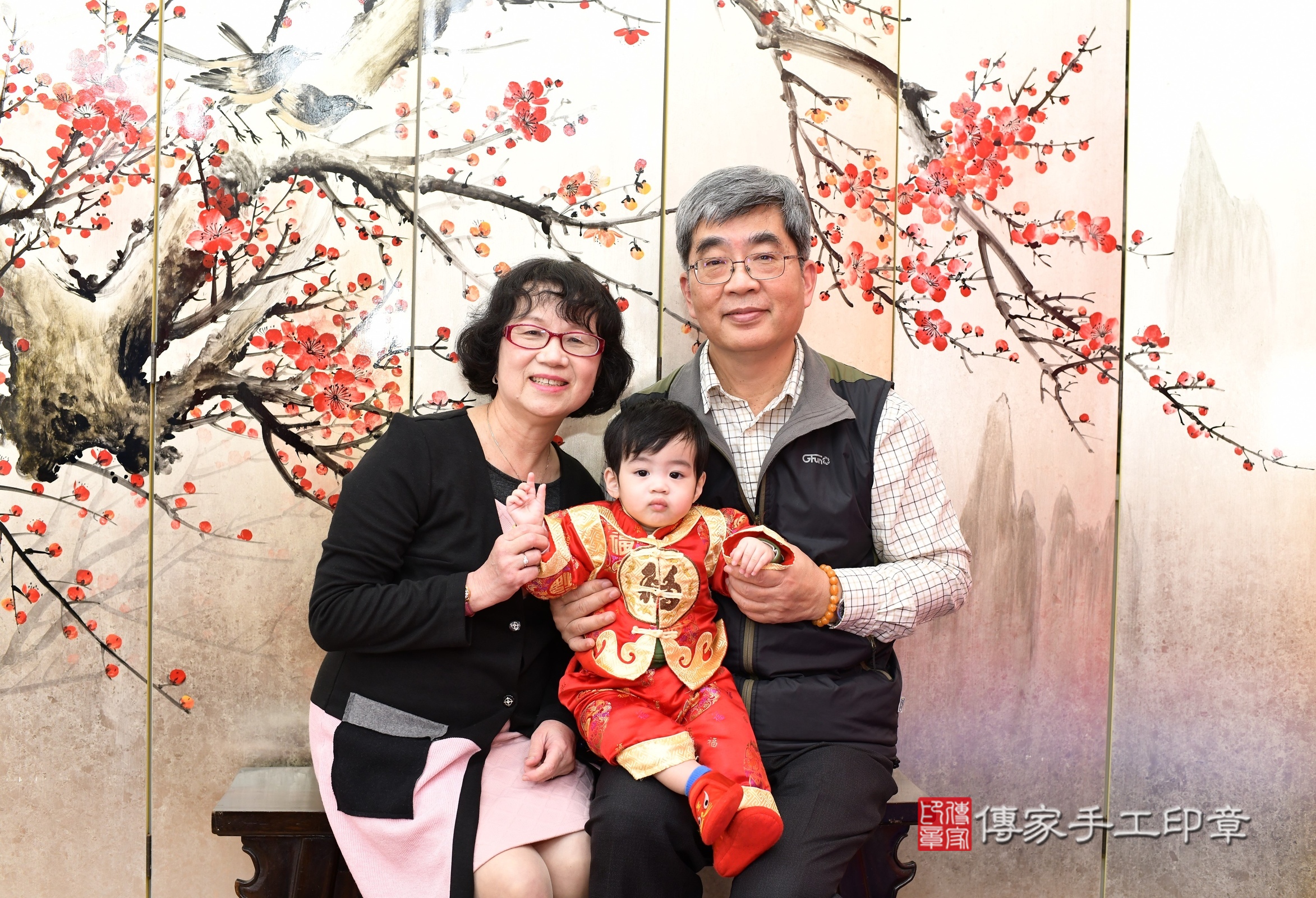 新北市永和區小倫寶寶抓周推薦：傳家新北店抓周度脺中國風會場，嬰兒古禮抓周流程儀式吉祥話、抓周道具物品24種、拍照。抓周證書。2025.2.27，照片4
