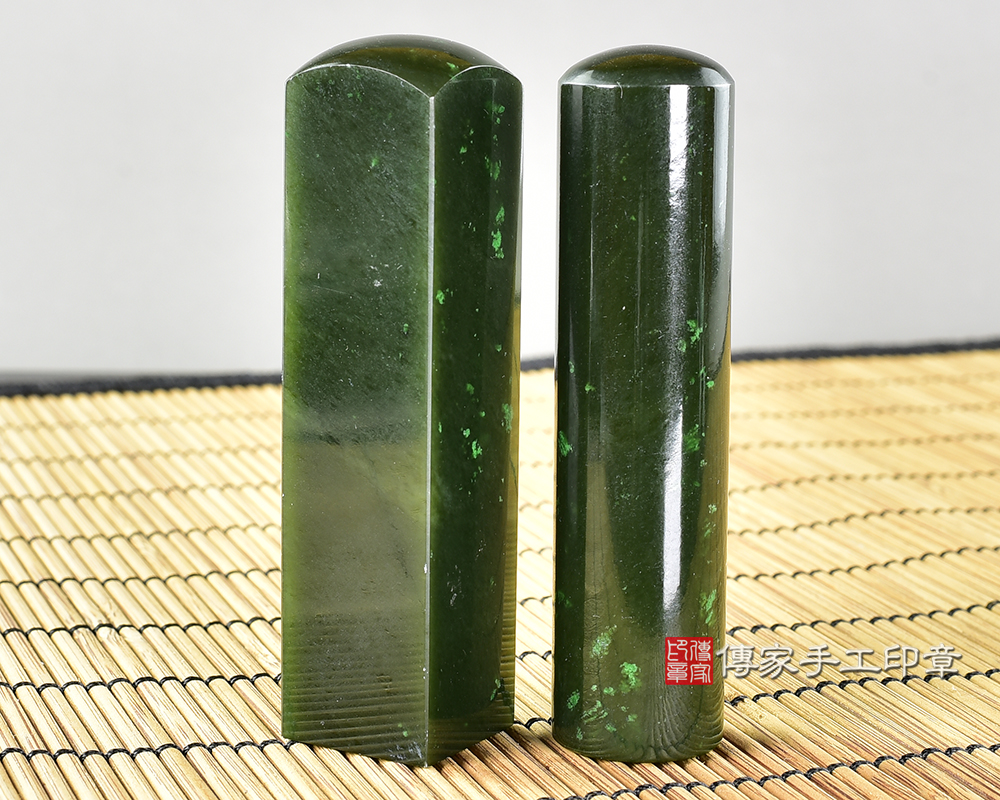 碧玉艷麗的翠綠-碧玉的質地細膩，光潔潤澤，碧綠滴翠，傳家手工印章 台南店2025.3.3