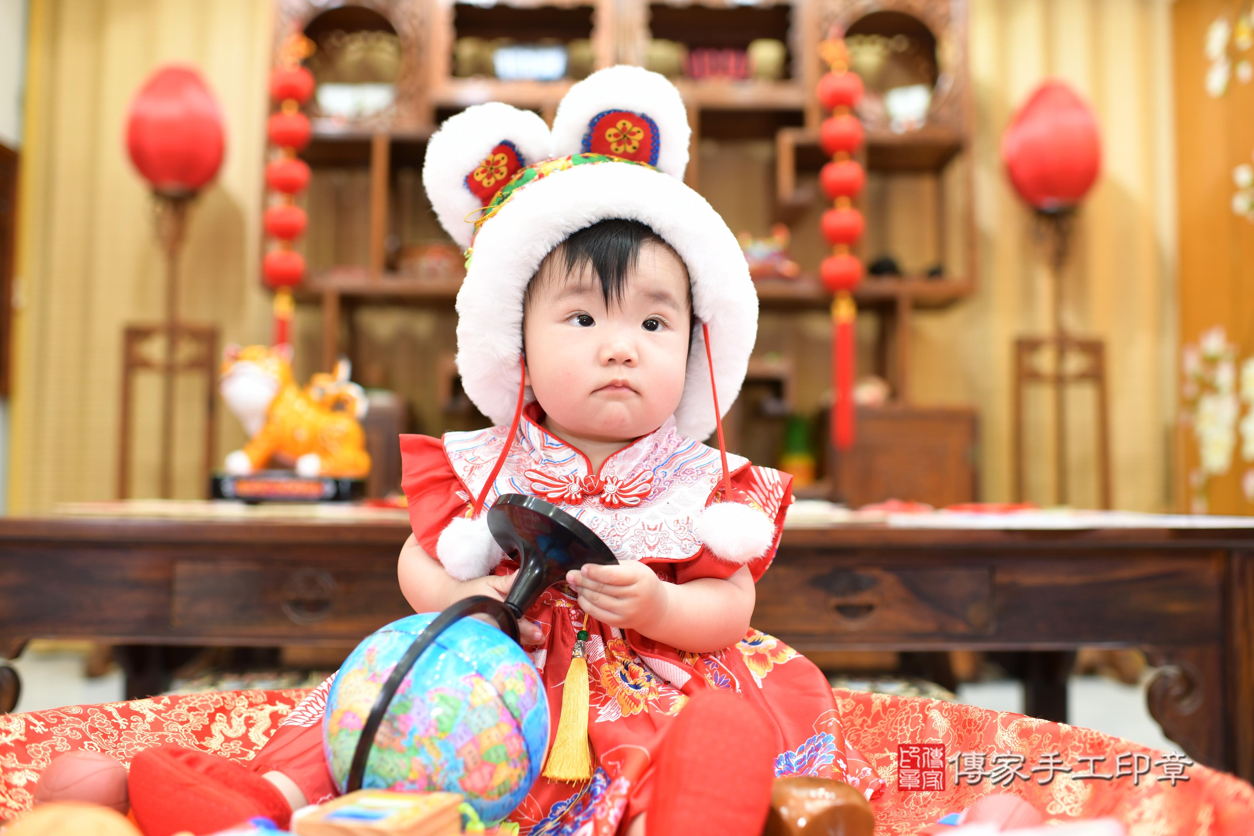 傳家手工印章台南店、抓周、度脺、中國風會場、傳家嬰兒古禮、吉祥話、抓周道具物品24種、拍照。抓周證書。寶寶抓周、滿周歲、生日快樂、祝福