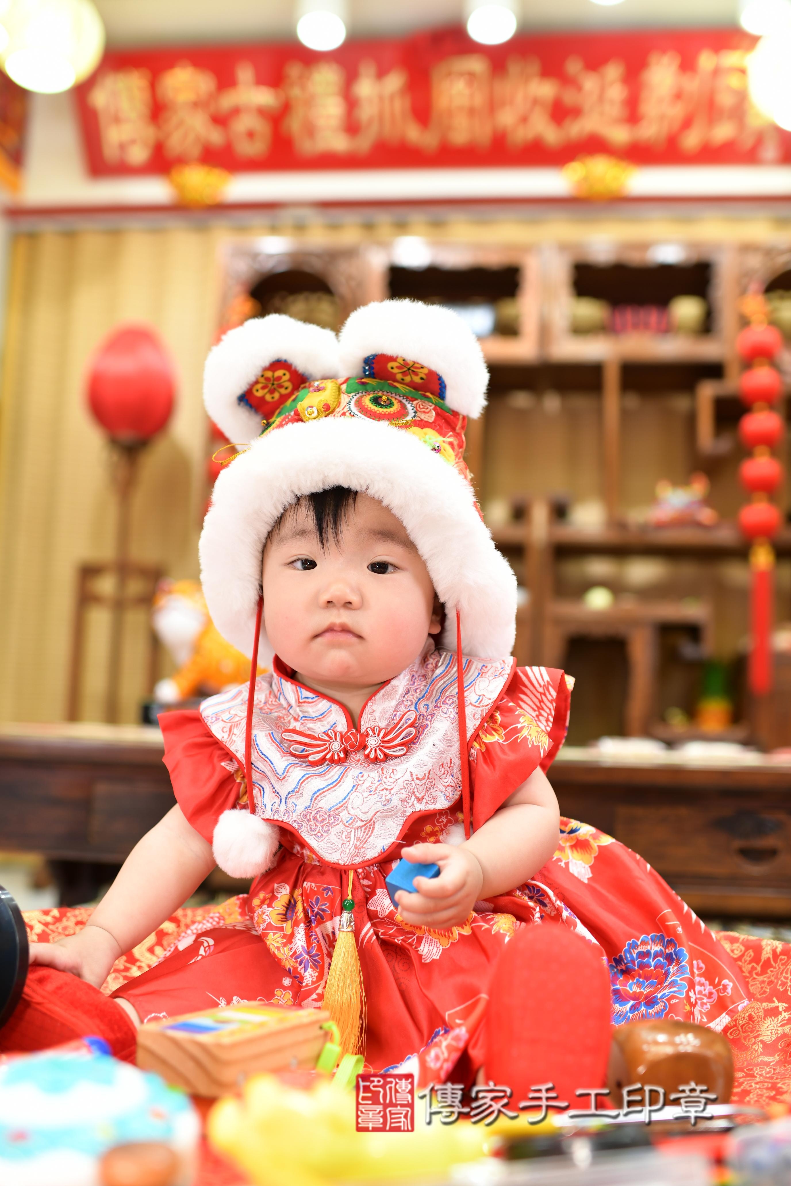 傳家手工印章台南店、抓周、度脺、中國風會場、傳家嬰兒古禮、吉祥話、抓周道具物品24種、拍照。抓周證書。寶寶抓周、滿周歲、生日快樂、祝福