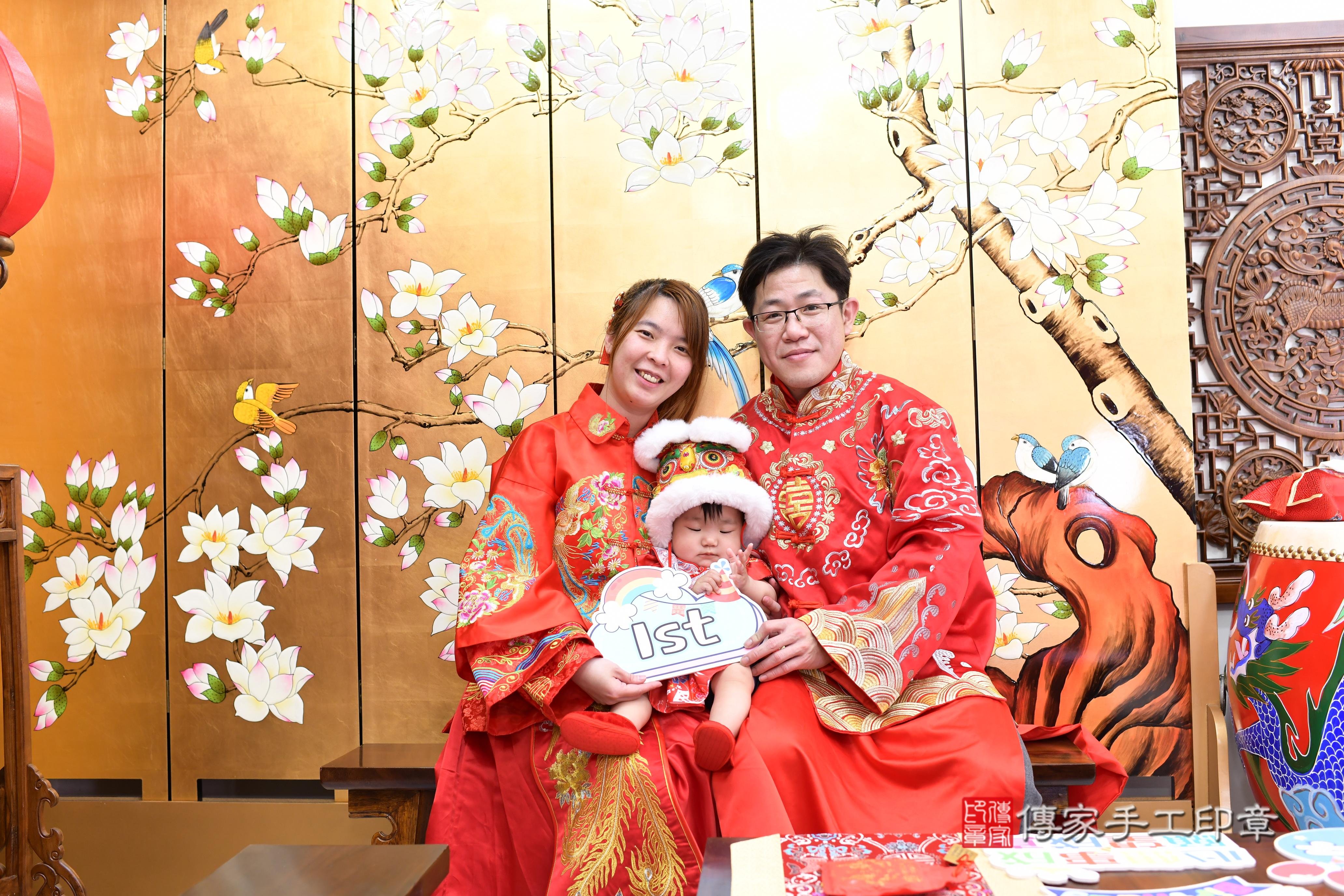 傳家手工印章台南店、抓周、度脺、中國風會場、傳家嬰兒古禮、吉祥話、抓周道具物品24種、拍照。抓周證書。寶寶抓周、滿周歲、生日快樂、祝福